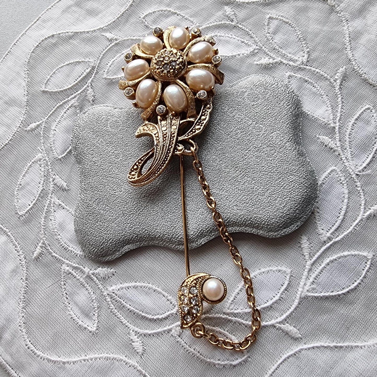 Stick Pin - Pearl and Crystals Flower Chain Stick Pin Brooch