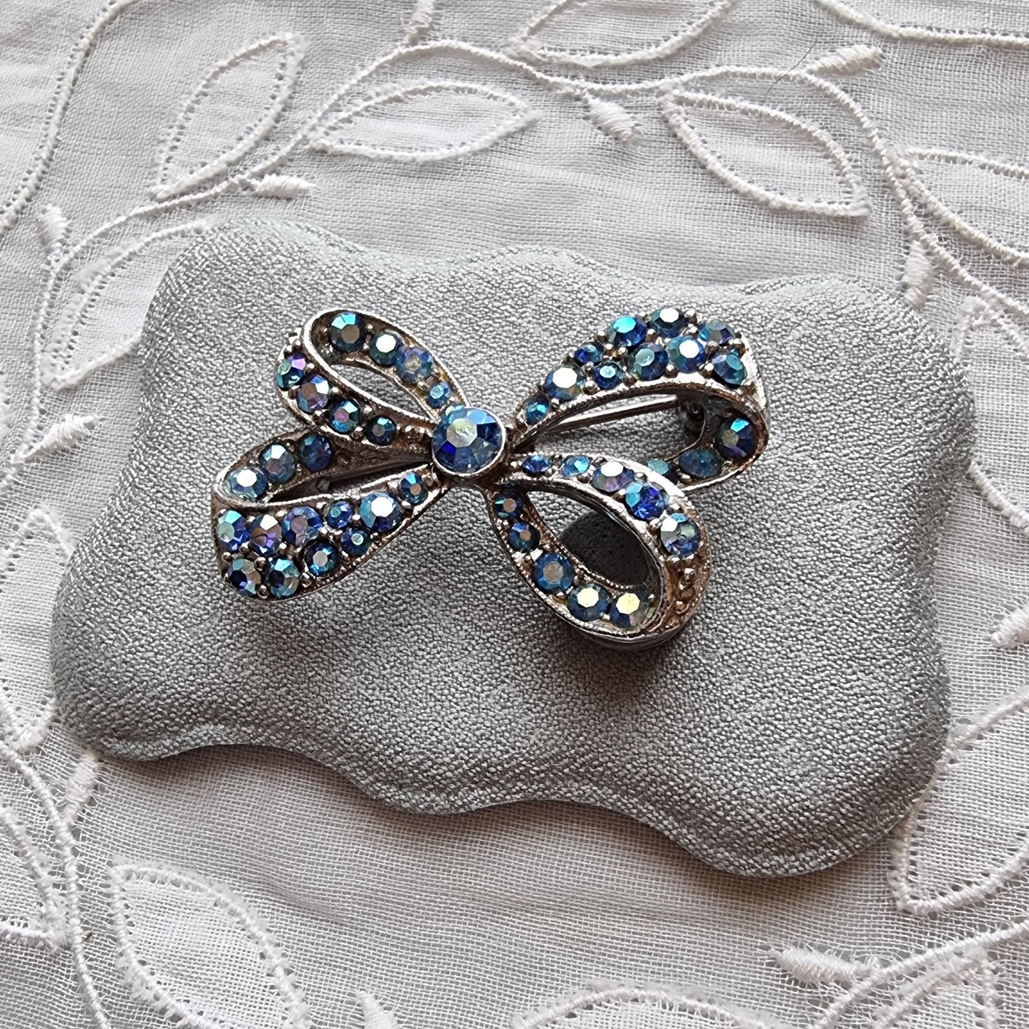 Brooch - Sphinx Blue Aurora Borealis Bow Brooch