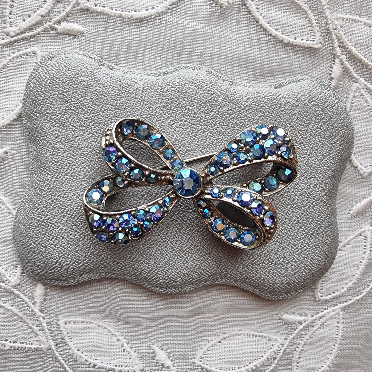 Brooch - Sphinx Blue Aurora Borealis Bow Brooch