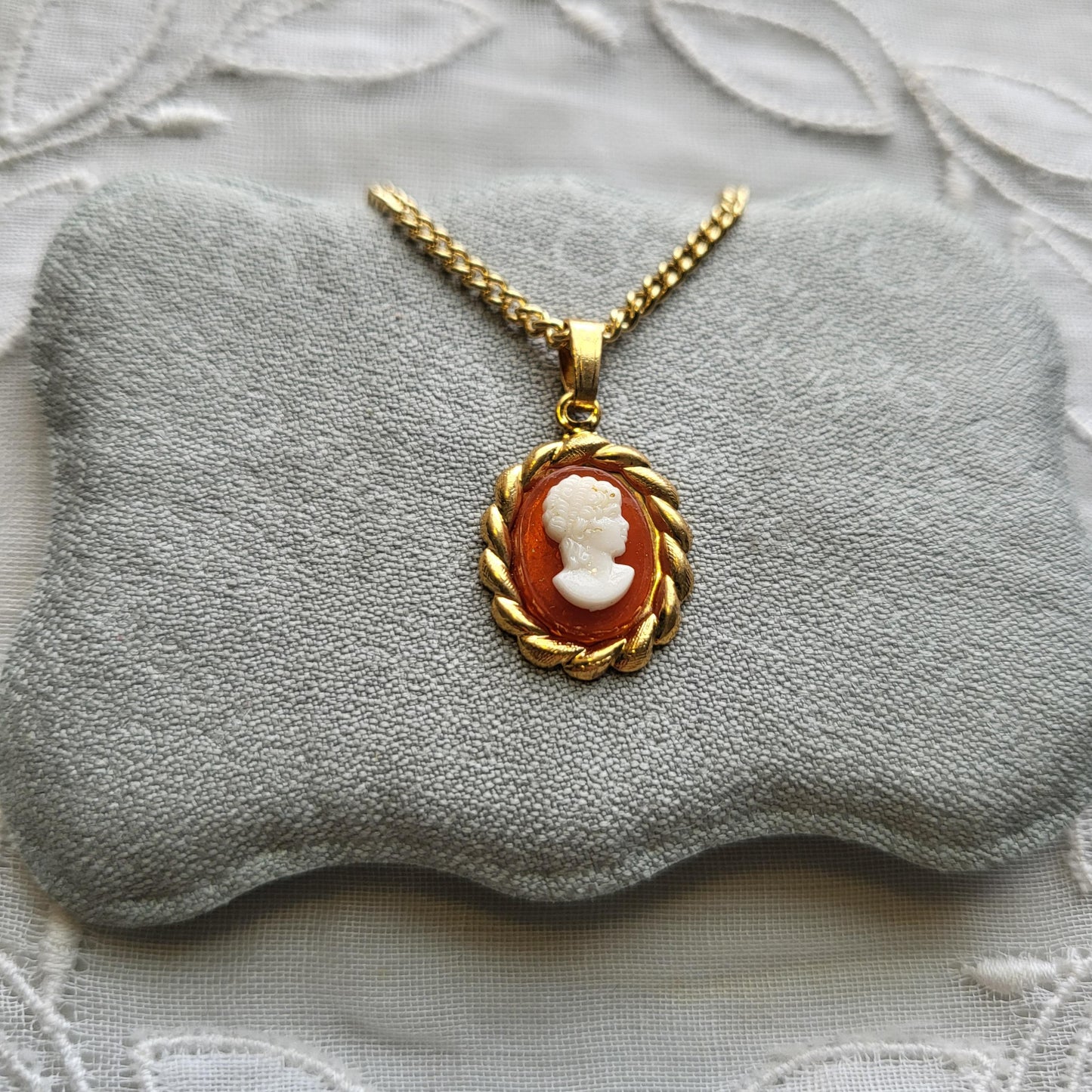 Necklace - Brown and White Acrylic Cameo Pendant Necklace