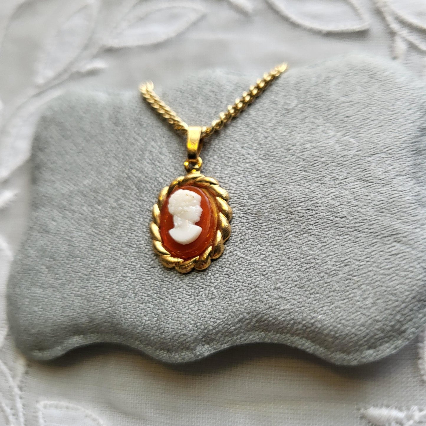Necklace - Brown and White Acrylic Cameo Pendant Necklace