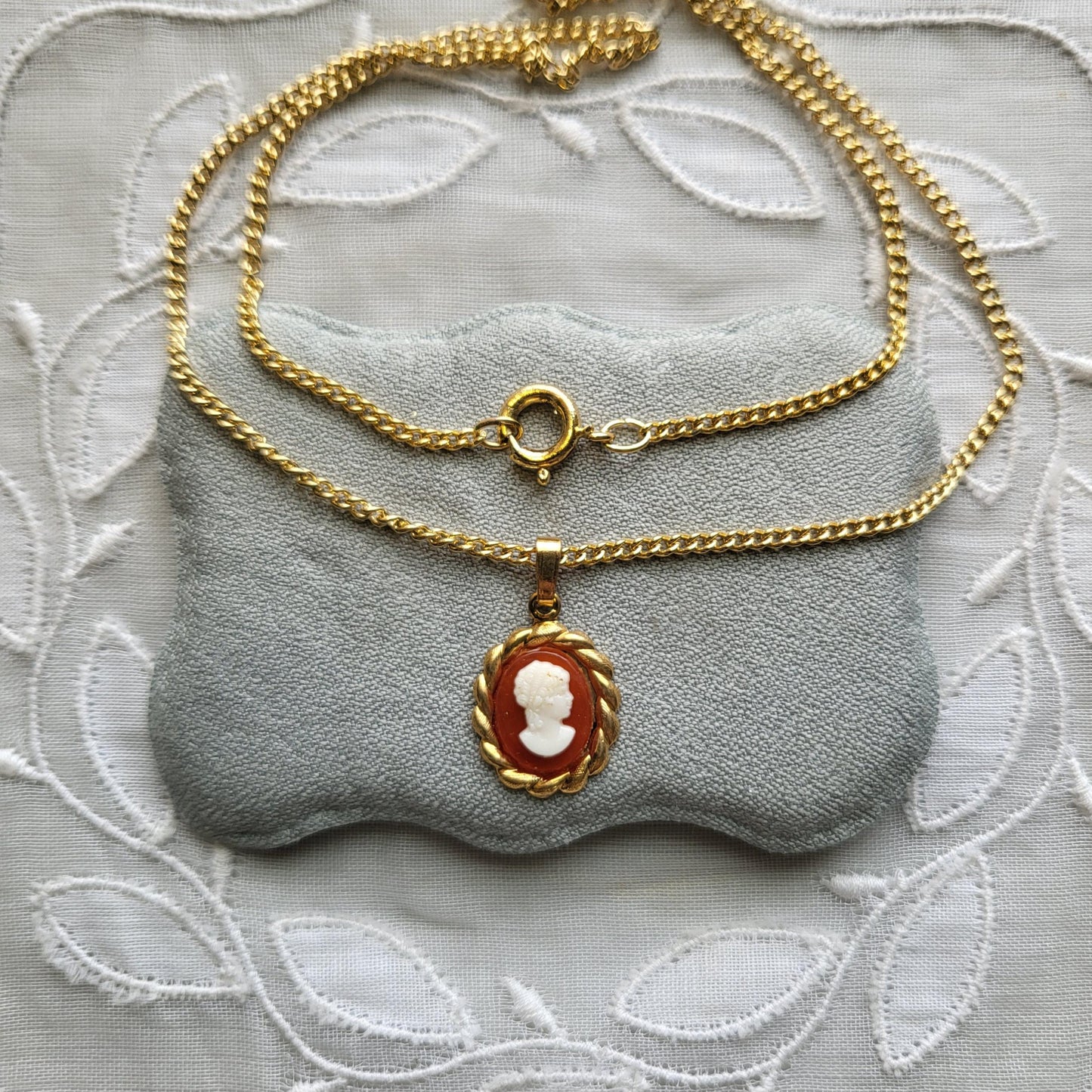 Necklace - Brown and White Acrylic Cameo Pendant Necklace