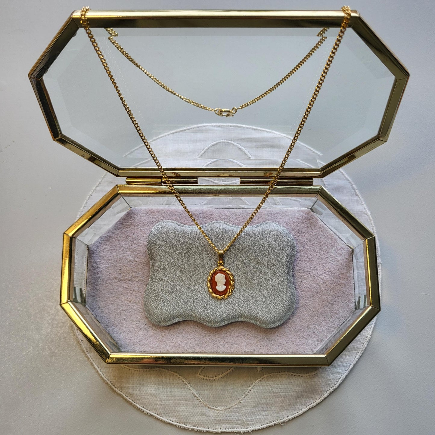 Necklace - Brown and White Acrylic Cameo Pendant Necklace