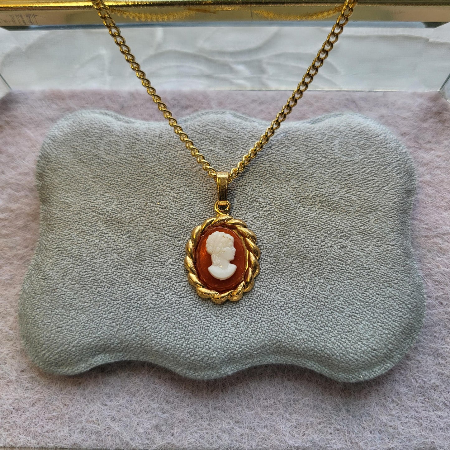 Necklace - Brown and White Acrylic Cameo Pendant Necklace
