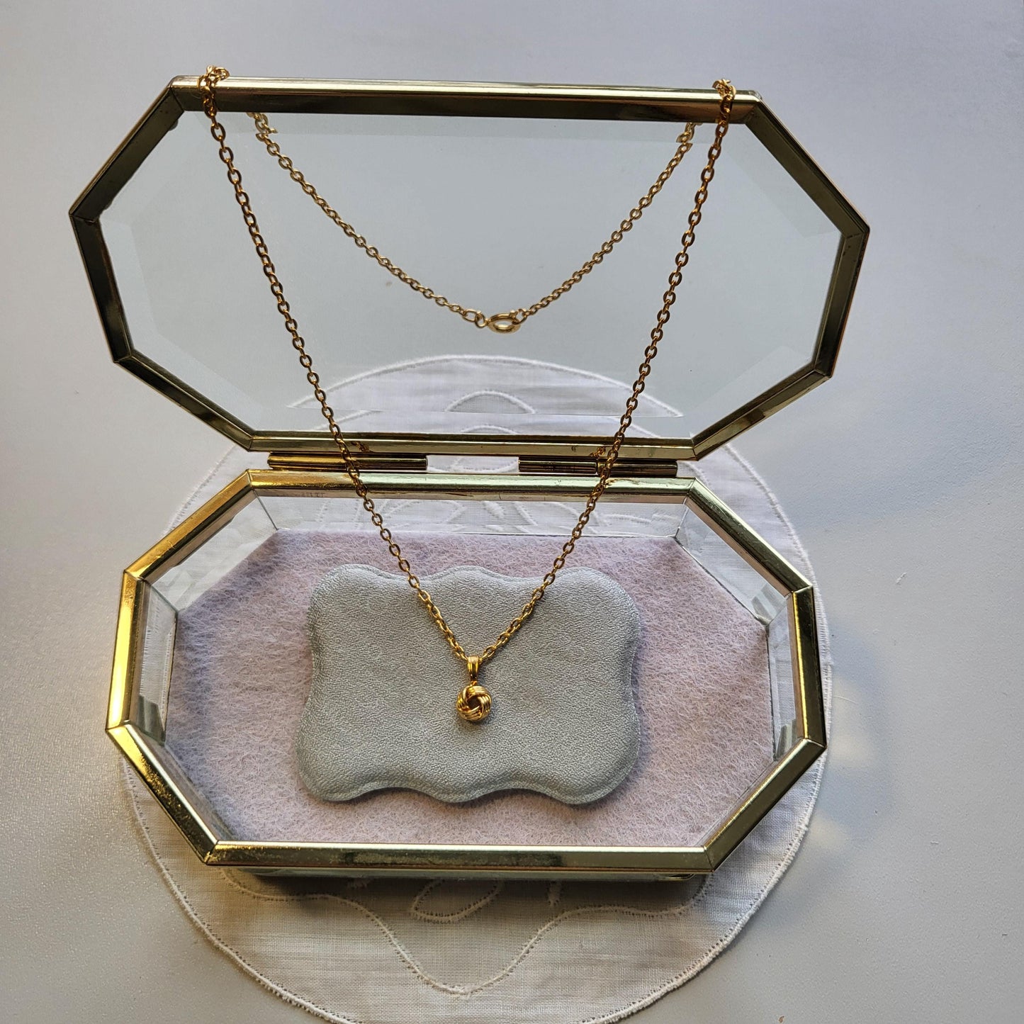 Necklace - Small Gold Knot Pendant Necklace