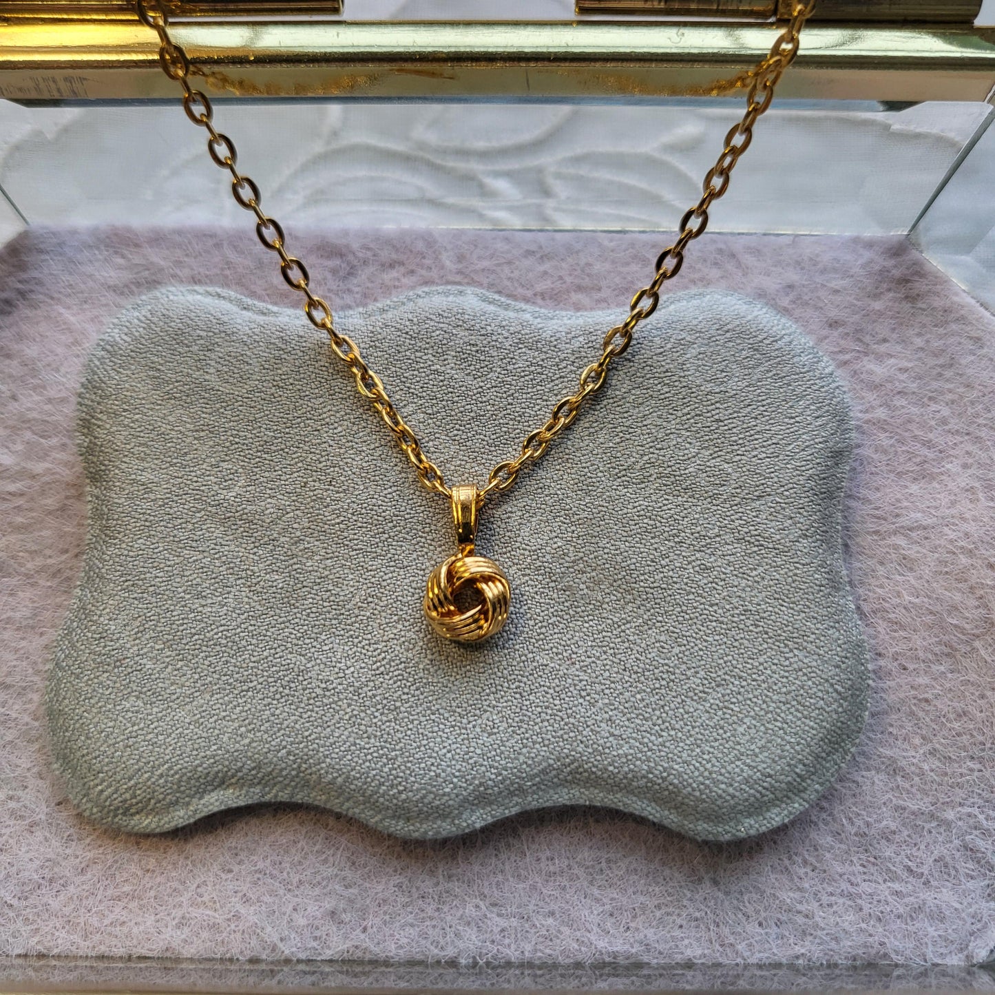 Necklace - Small Gold Knot Pendant Necklace