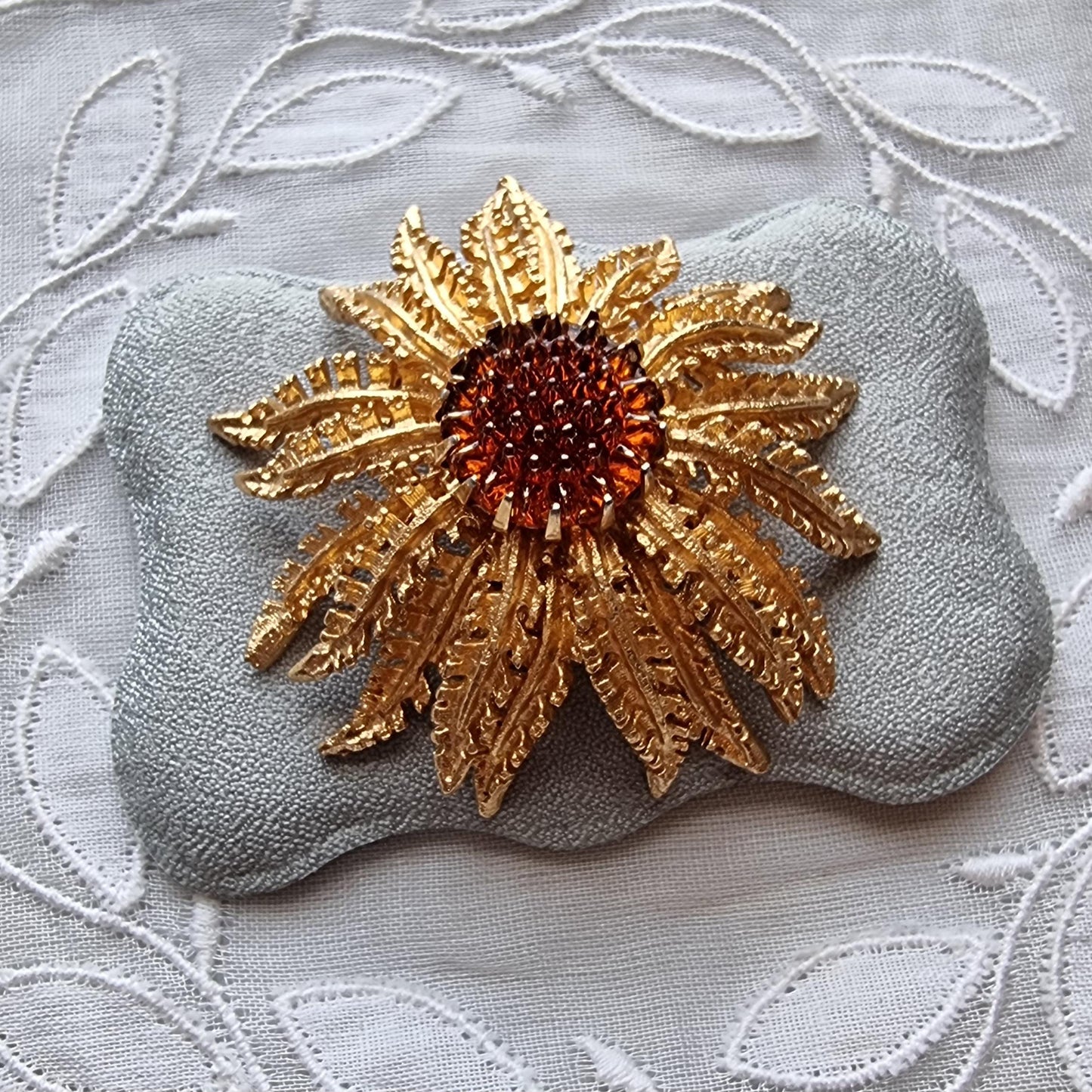Brooch - Sarah Coventry Brown Moulded Glass Flower Brooch