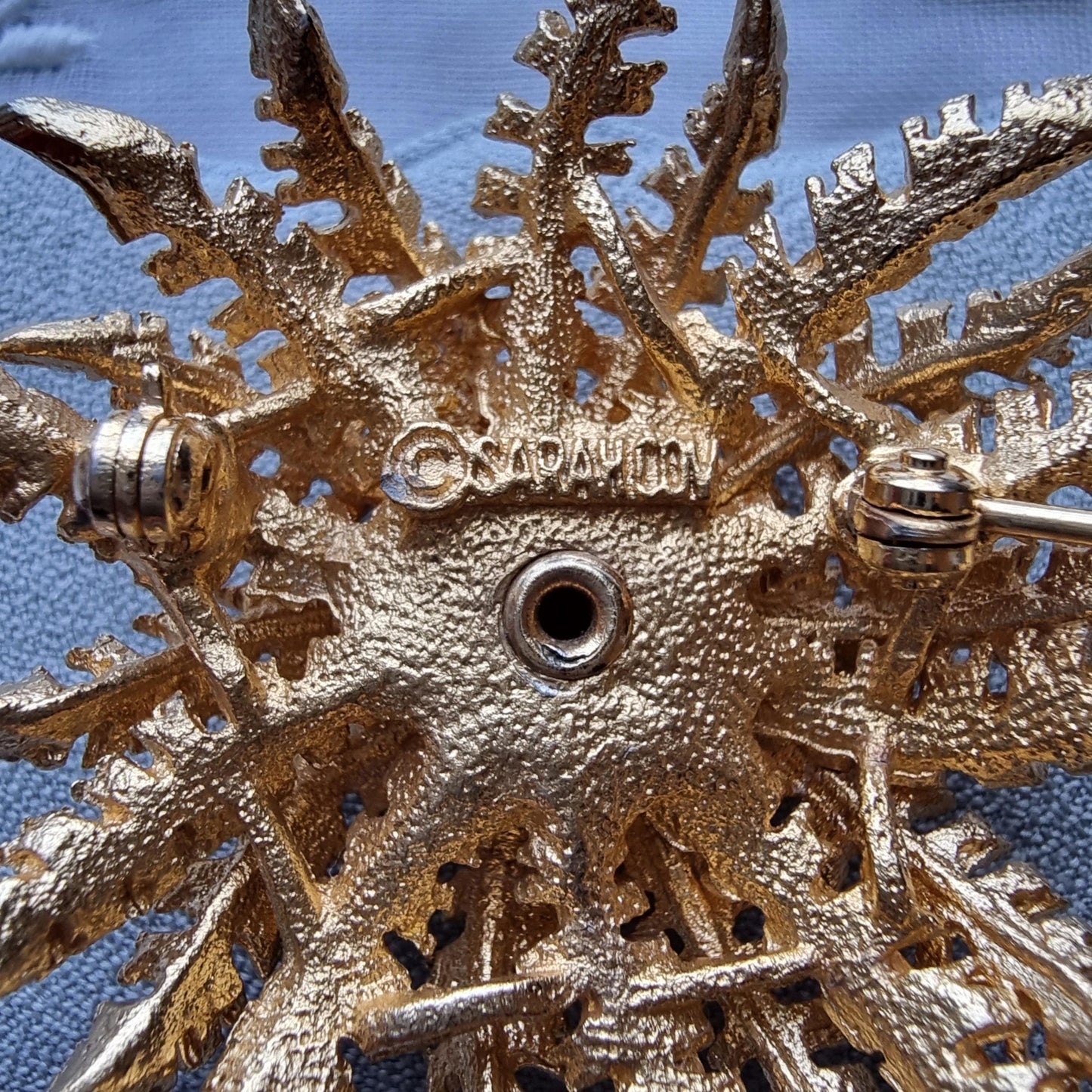 Brooch - Sarah Coventry Brown Moulded Glass Flower Brooch