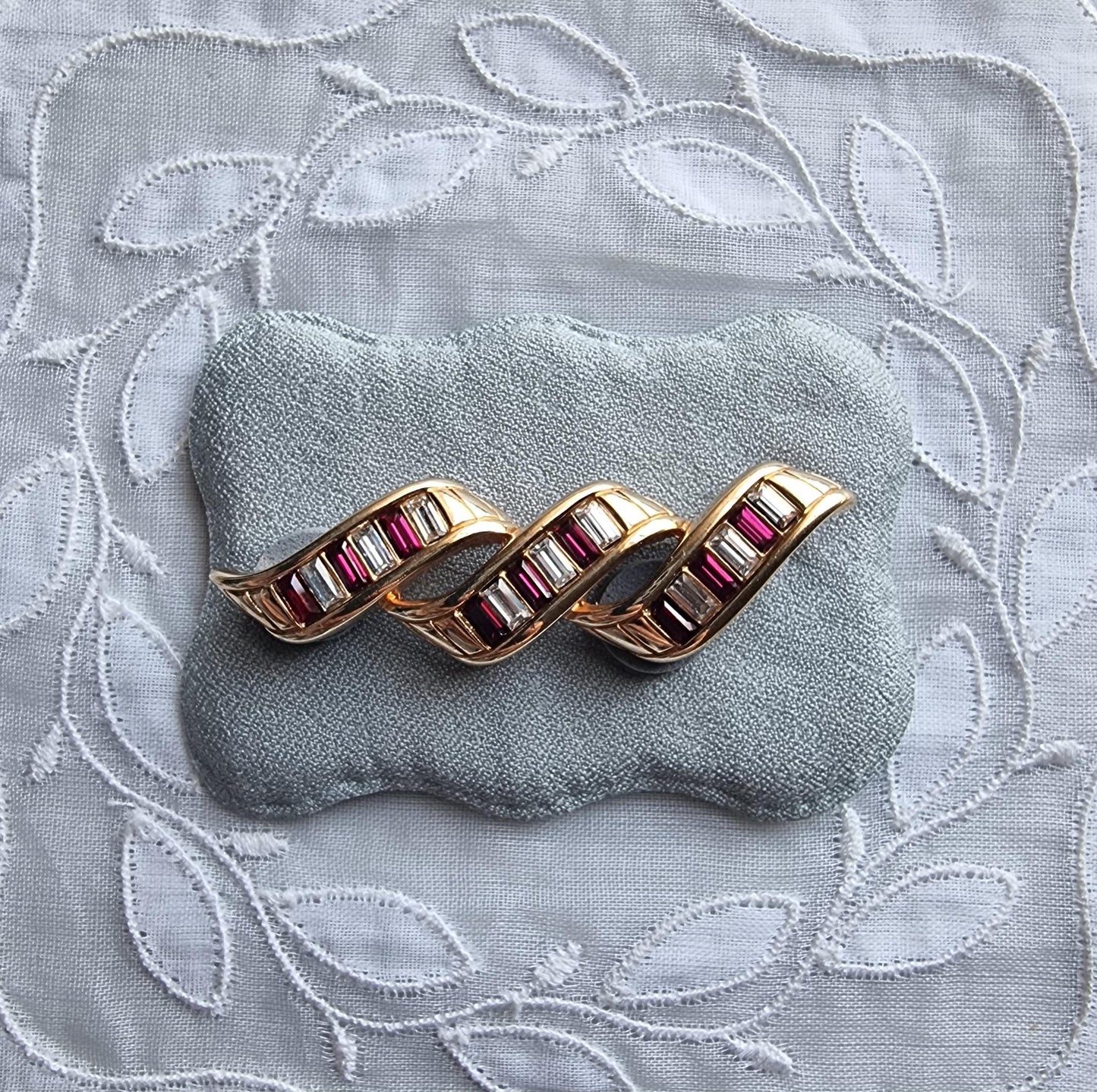 Brooch - Swarovski S.A.L. Black Enamel and Crystals Ribbon Bar Brooch