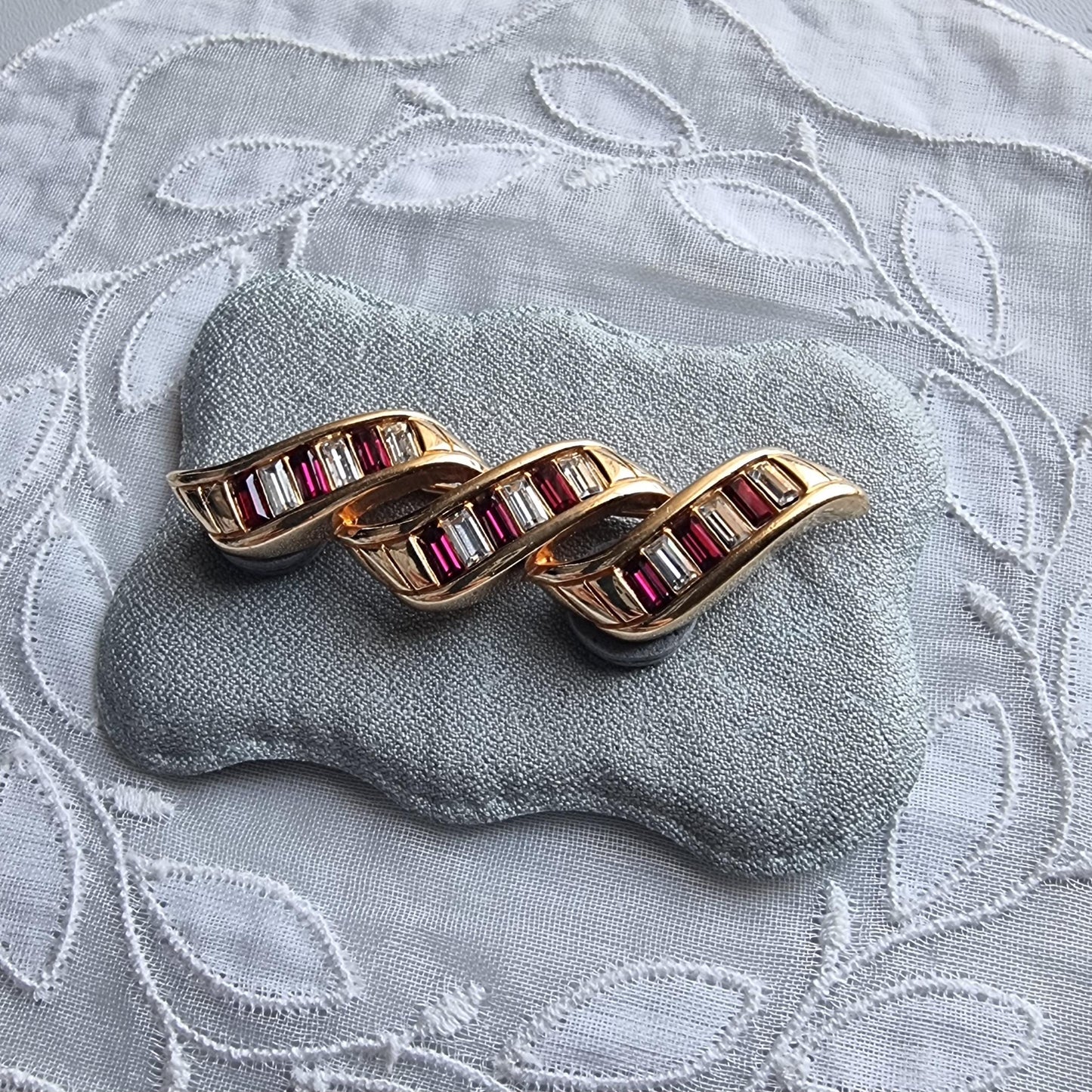 Brooch - Swarovski S.A.L. Black Enamel and Crystals Ribbon Bar Brooch