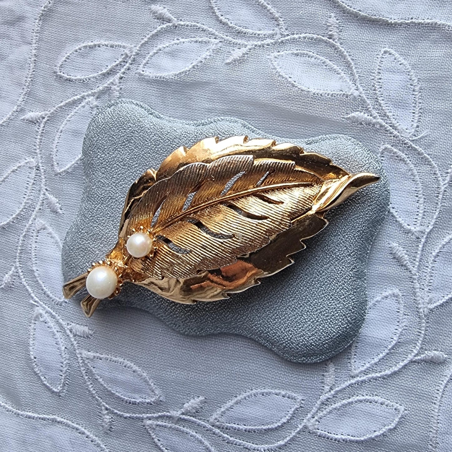 Brooch - Hollywood Pearl Leaf Brooch