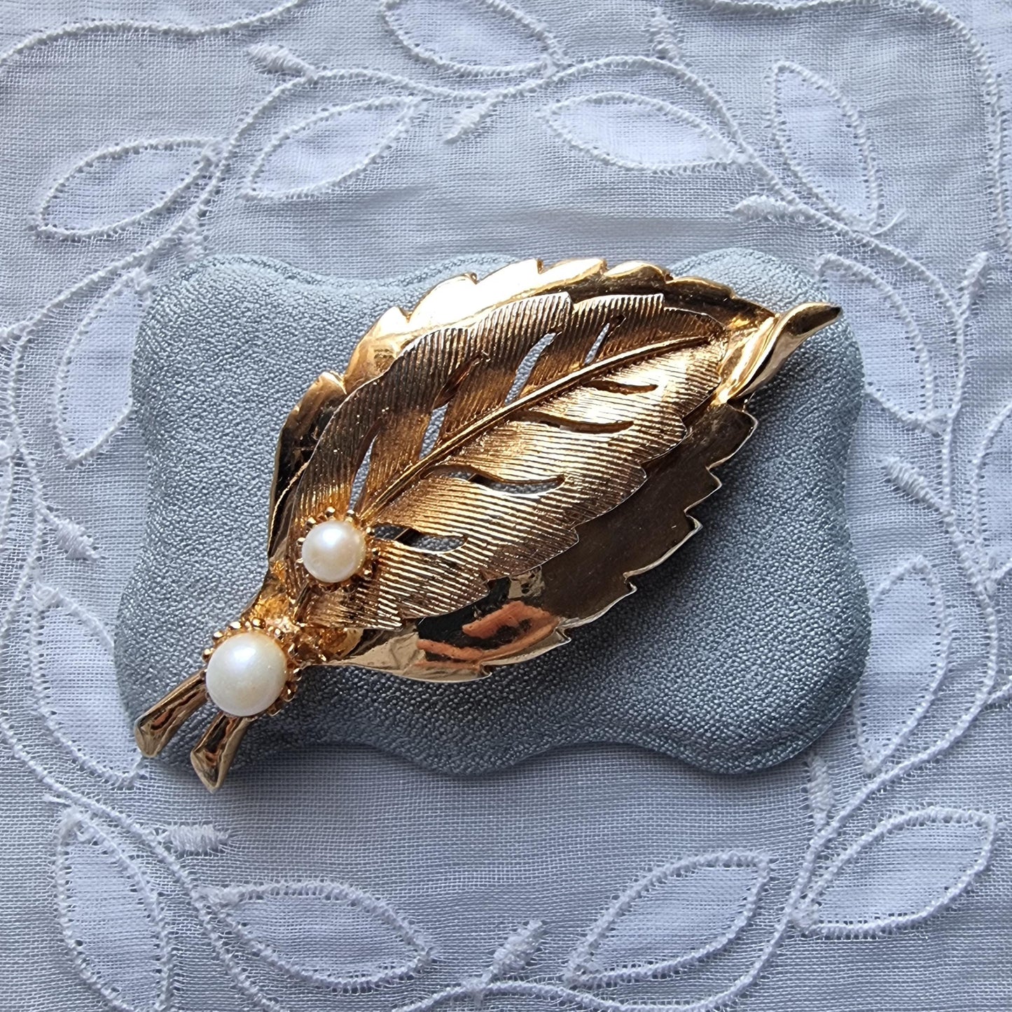 Brooch - Hollywood Pearl Leaf Brooch