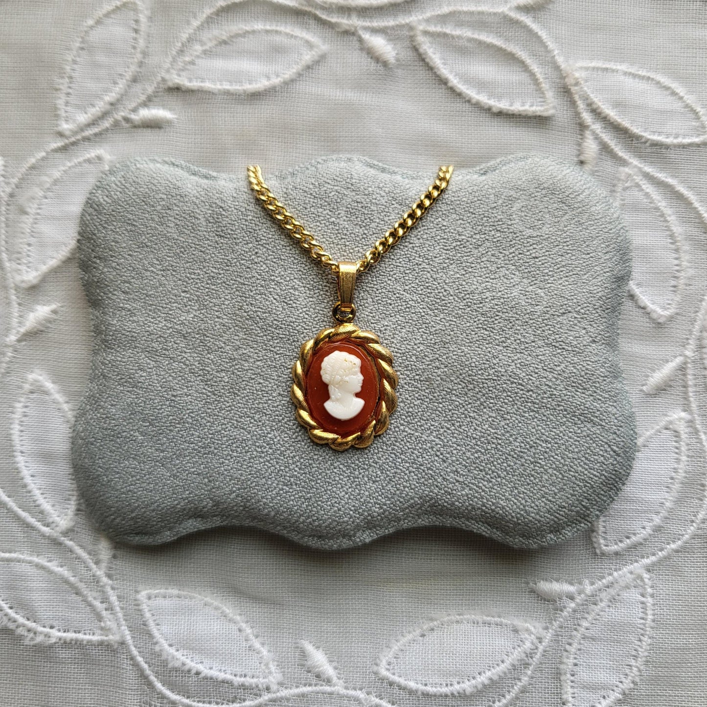 Necklace - Brown and White Acrylic Cameo Pendant Necklace