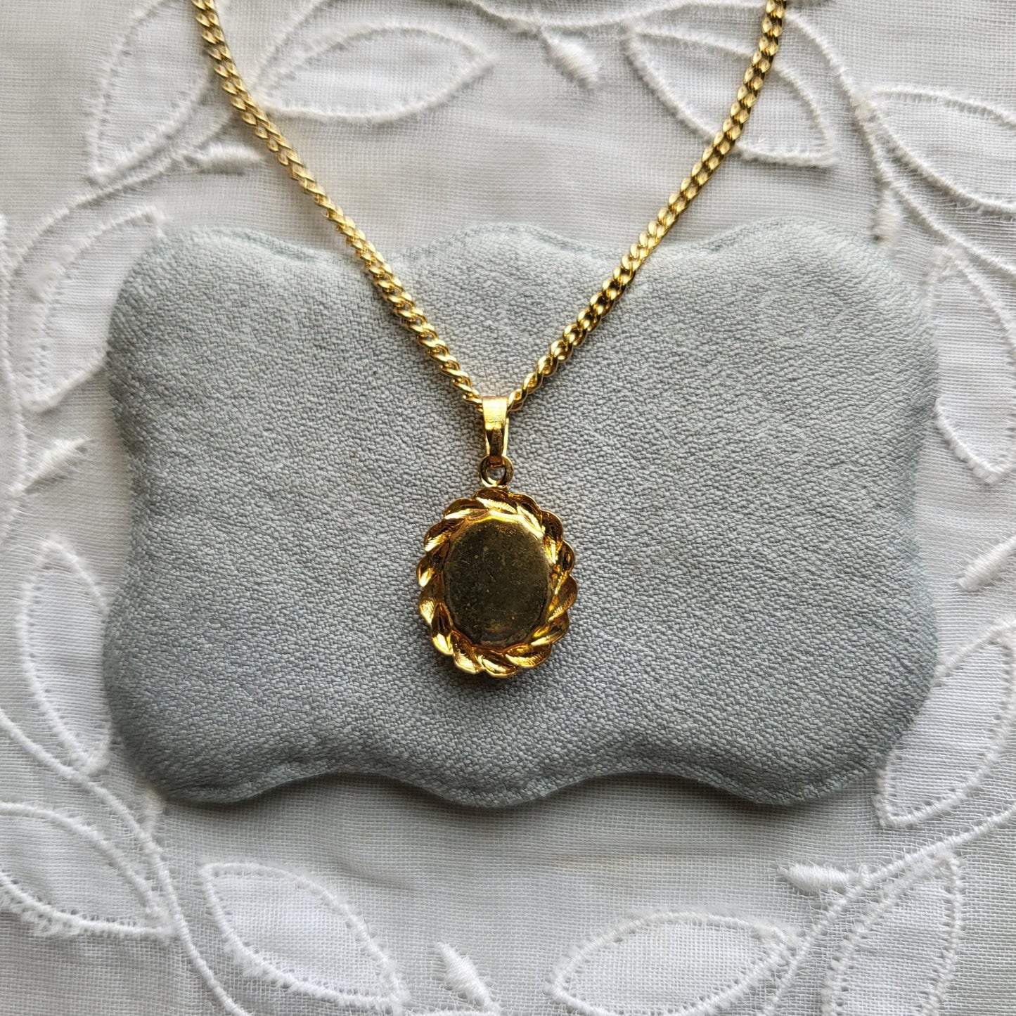 Necklace - Brown and White Acrylic Cameo Pendant Necklace