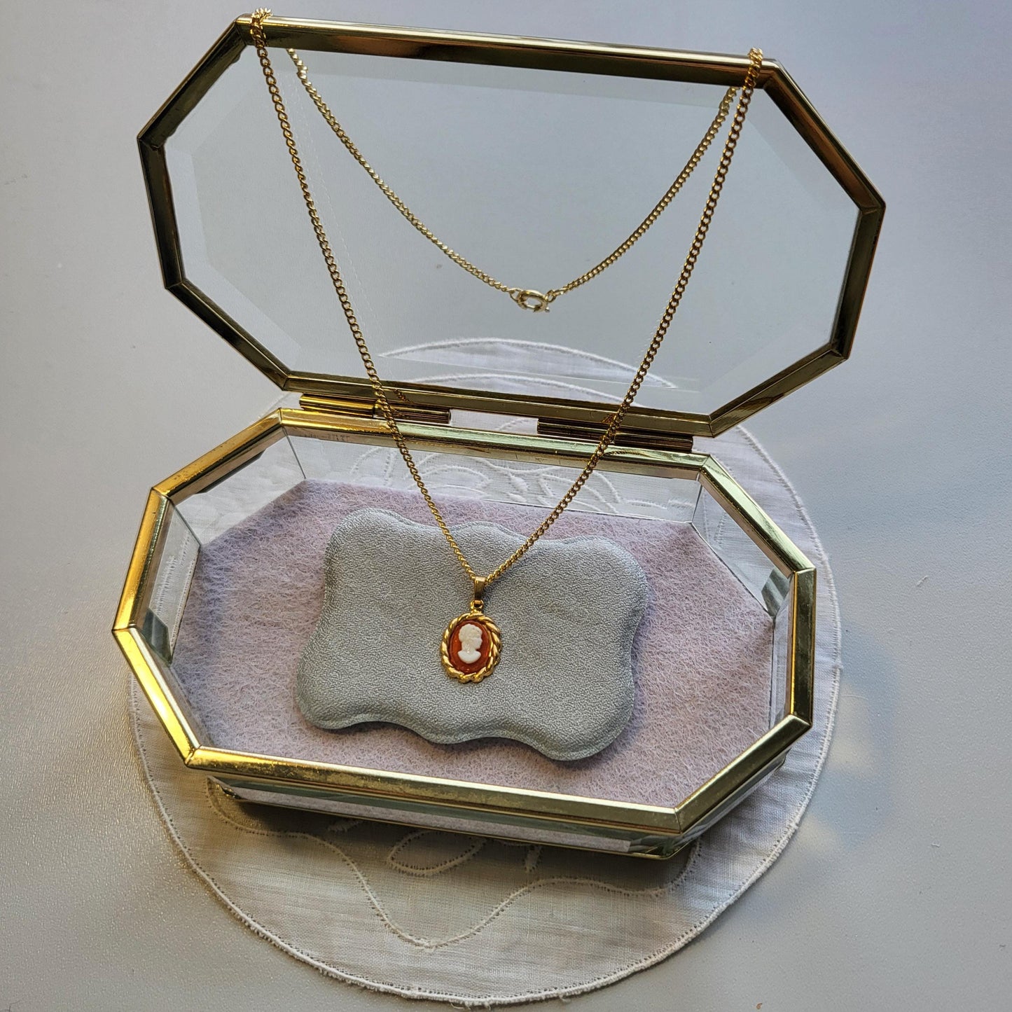 Necklace - Brown and White Acrylic Cameo Pendant Necklace