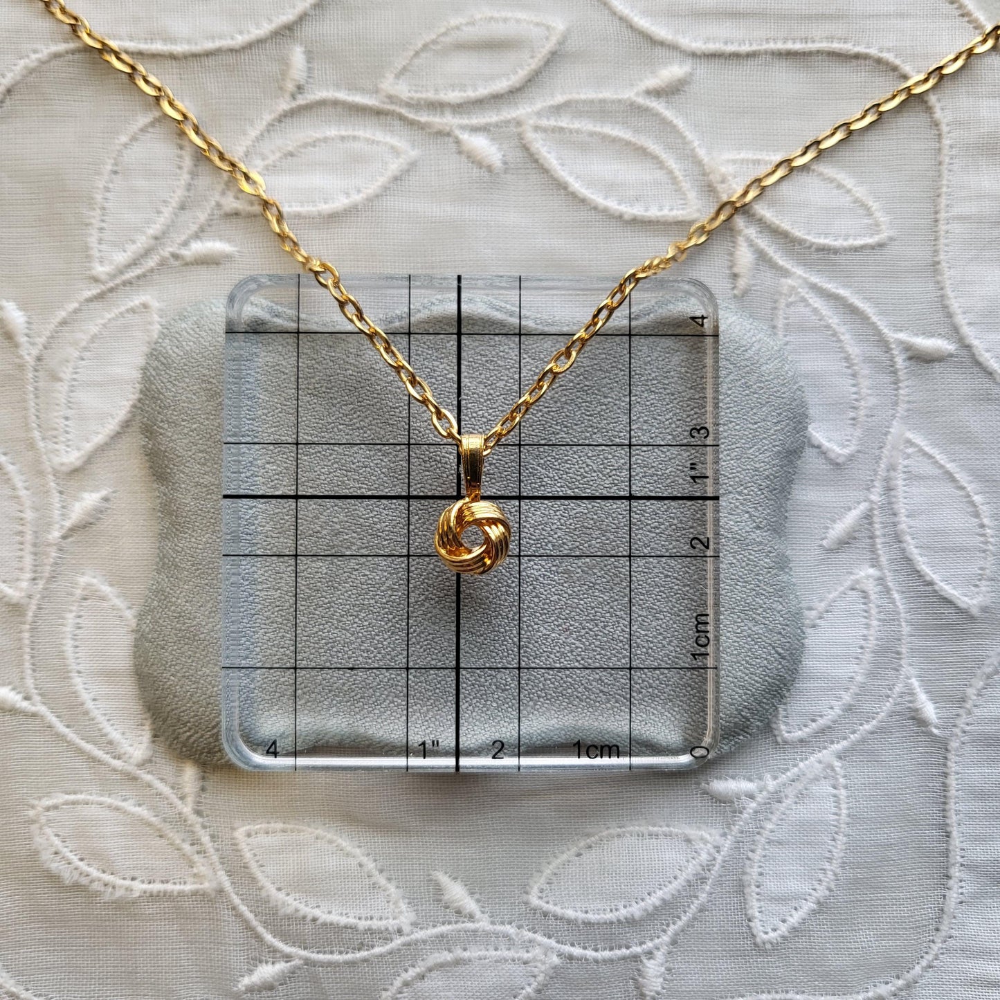 Necklace - Small Gold Knot Pendant Necklace