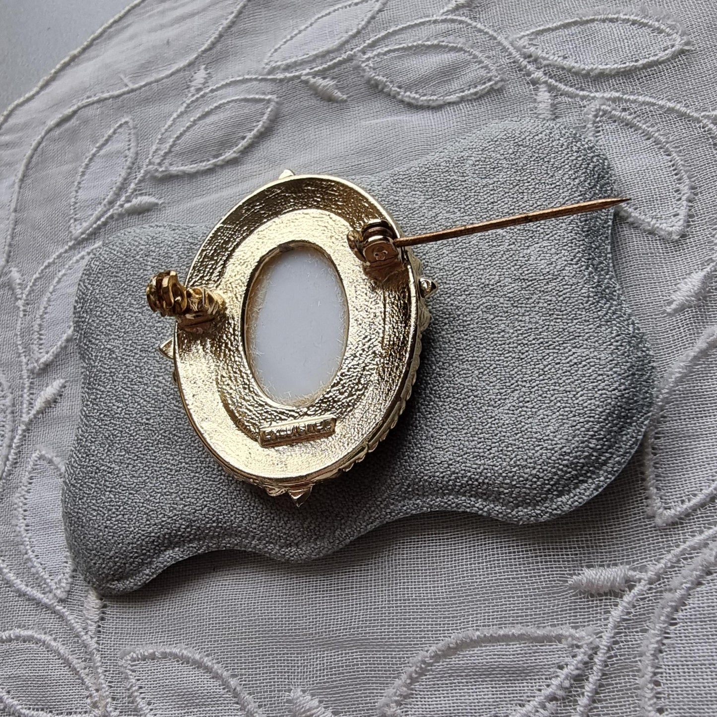 Brooch - Exquisite Red Enamel Frame Painting Brooch