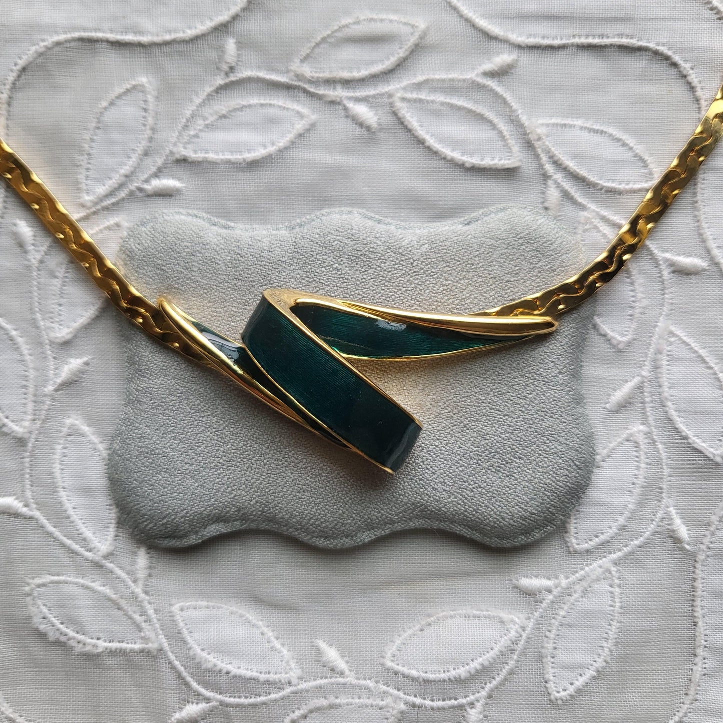 Necklace - Green Enamel Ribbon Chain Necklace