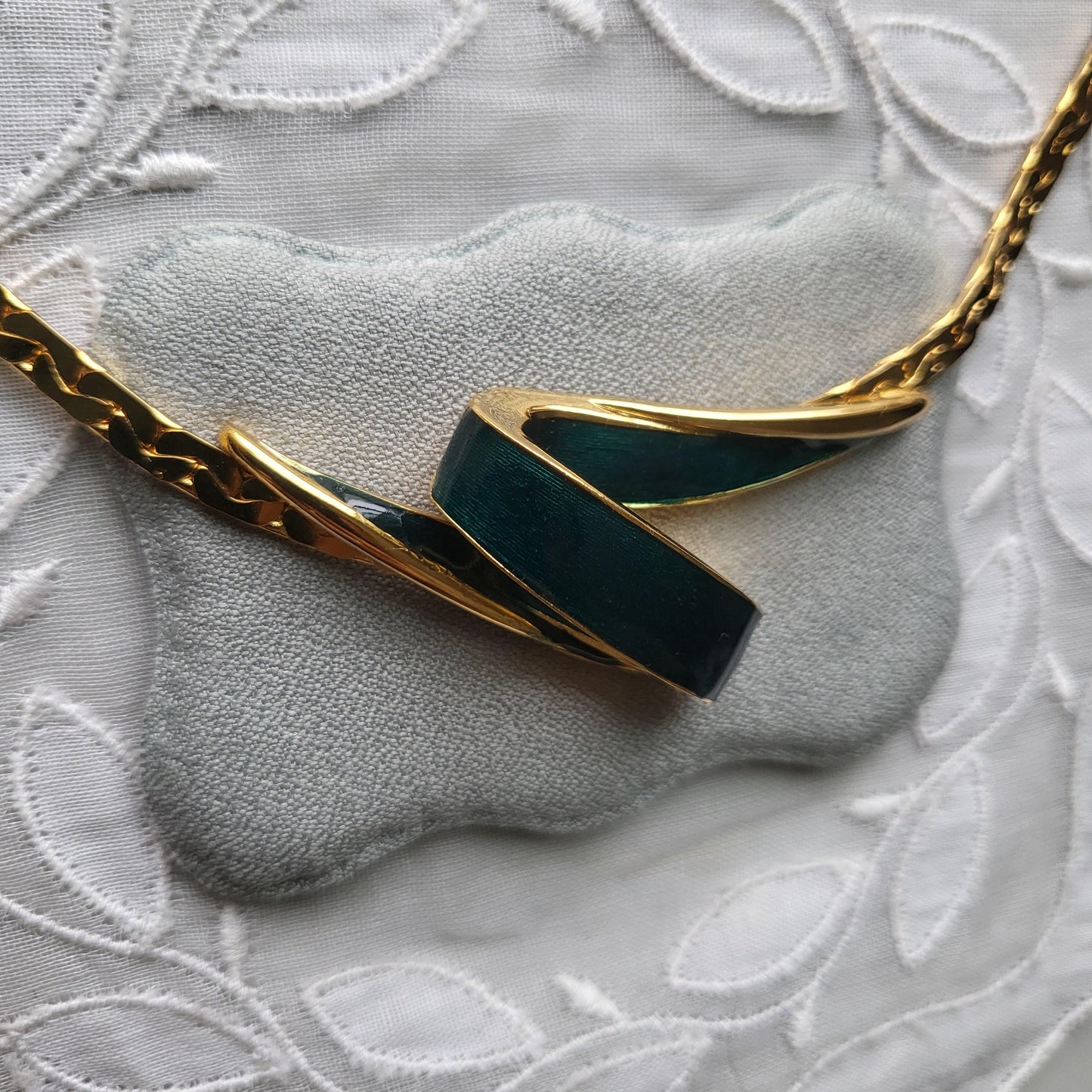 Necklace - Green Enamel Ribbon Chain Necklace