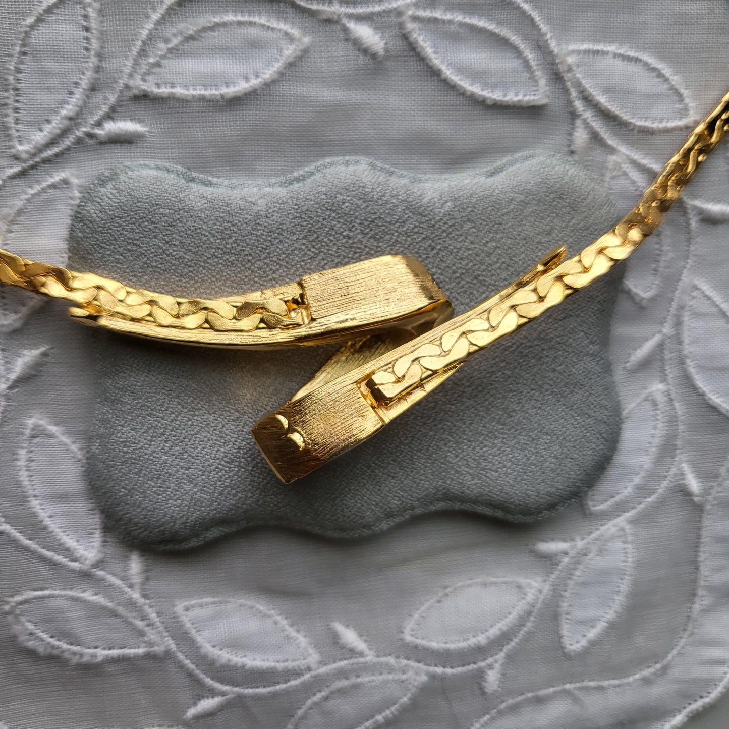 Necklace - Green Enamel Ribbon Chain Necklace