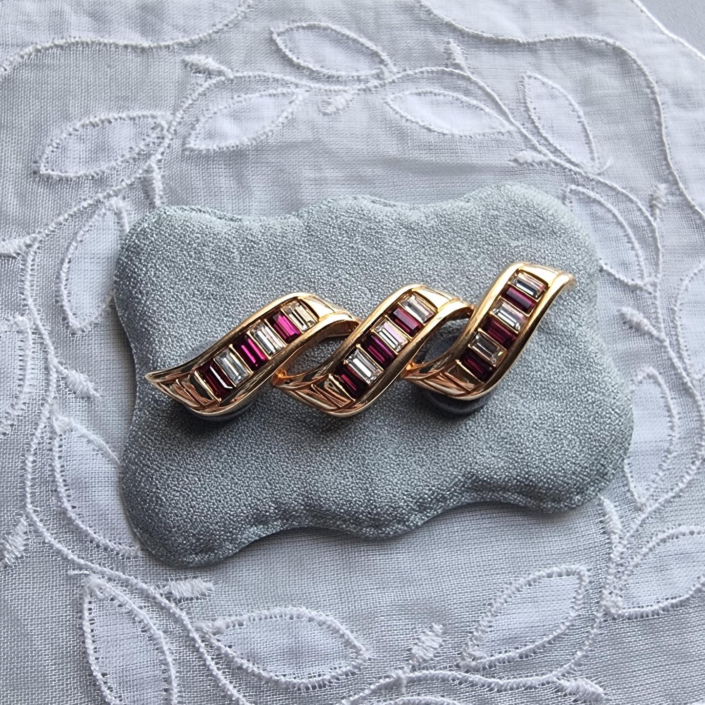 Brooch - Swarovski S.A.L. Black Enamel and Crystals Ribbon Bar Brooch