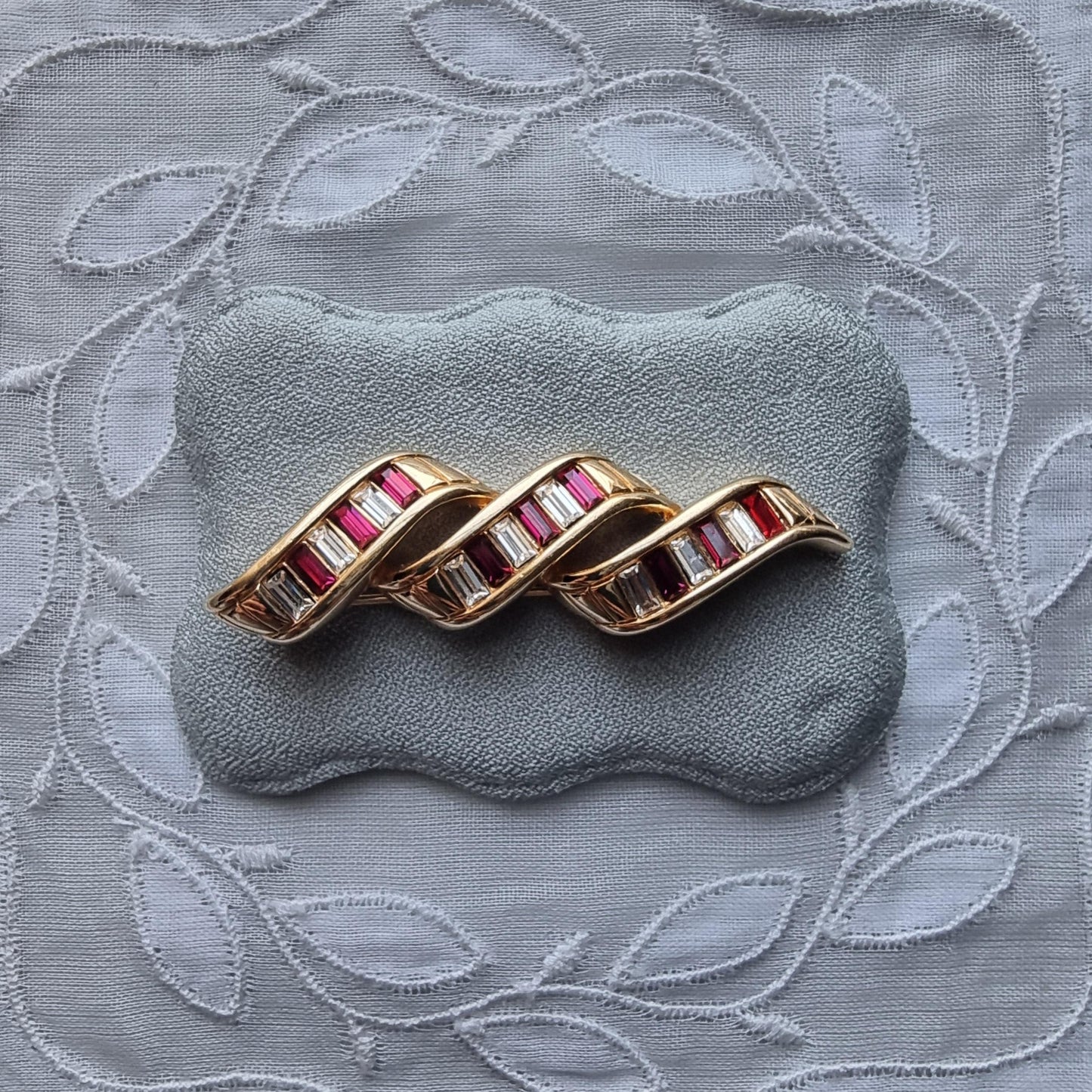 Brooch - Swarovski S.A.L. Black Enamel and Crystals Ribbon Bar Brooch