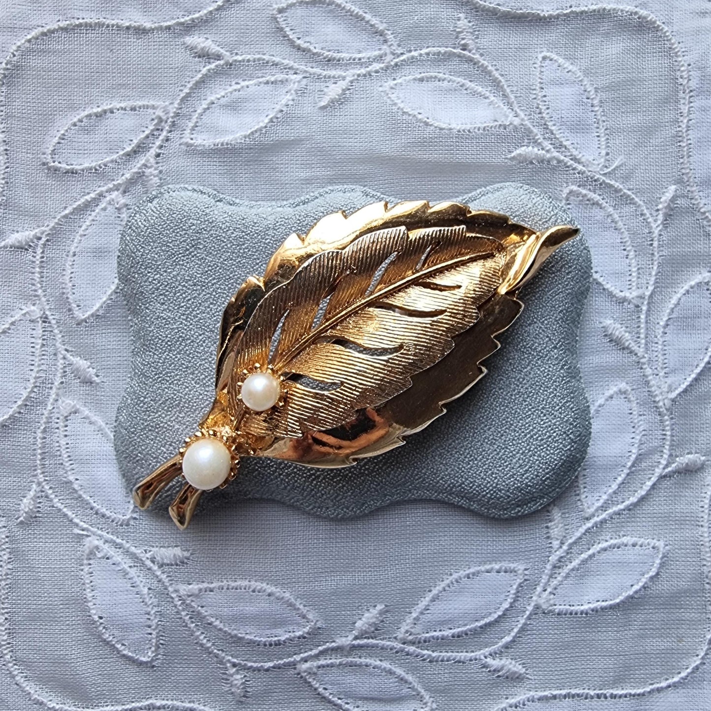 Brooch - Hollywood Pearl Leaf Brooch