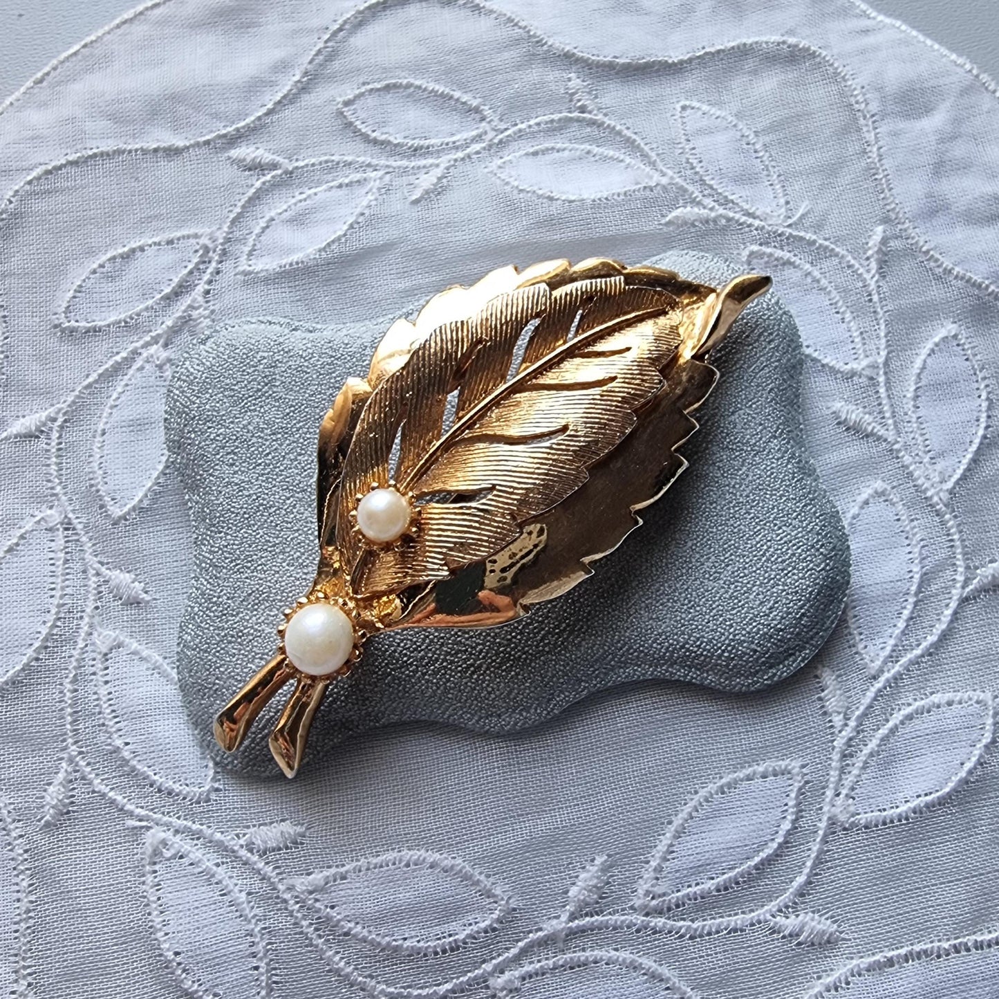 Brooch - Hollywood Pearl Leaf Brooch