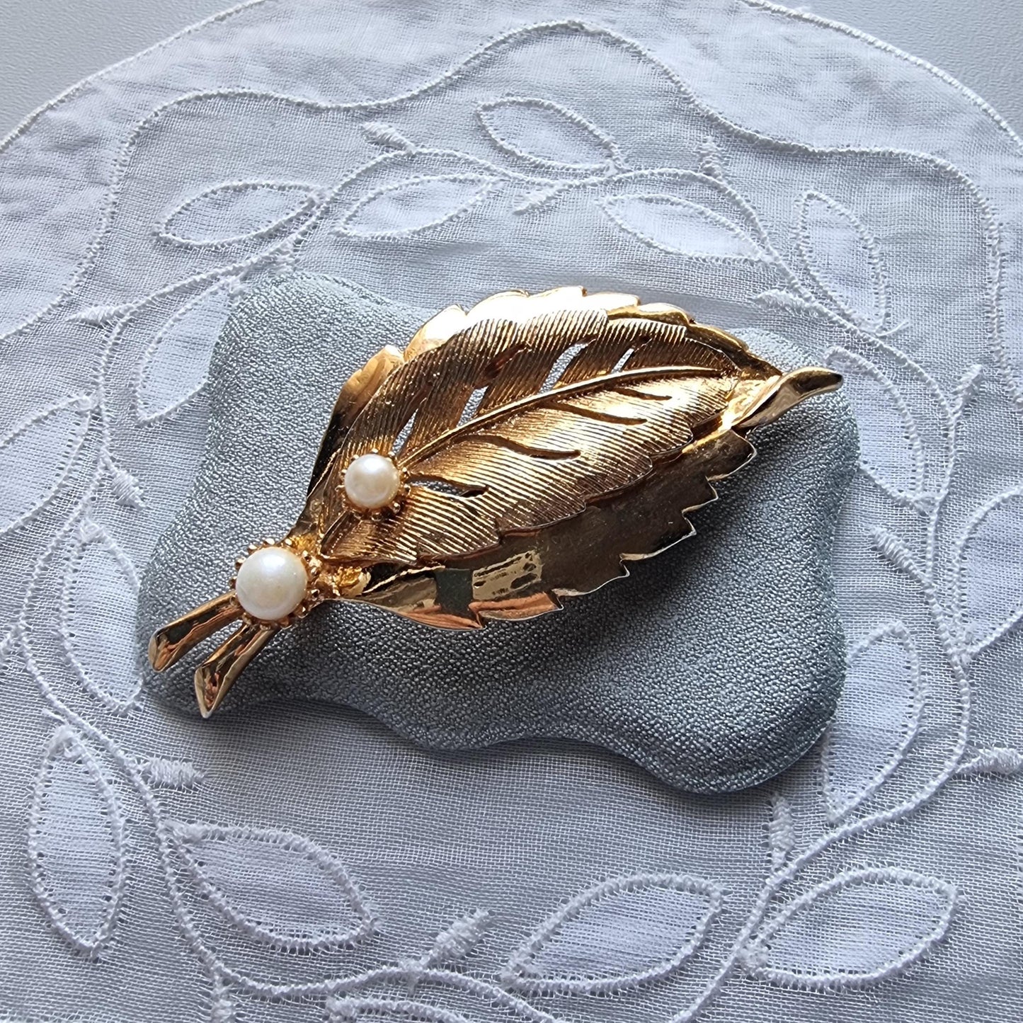 Brooch - Hollywood Pearl Leaf Brooch