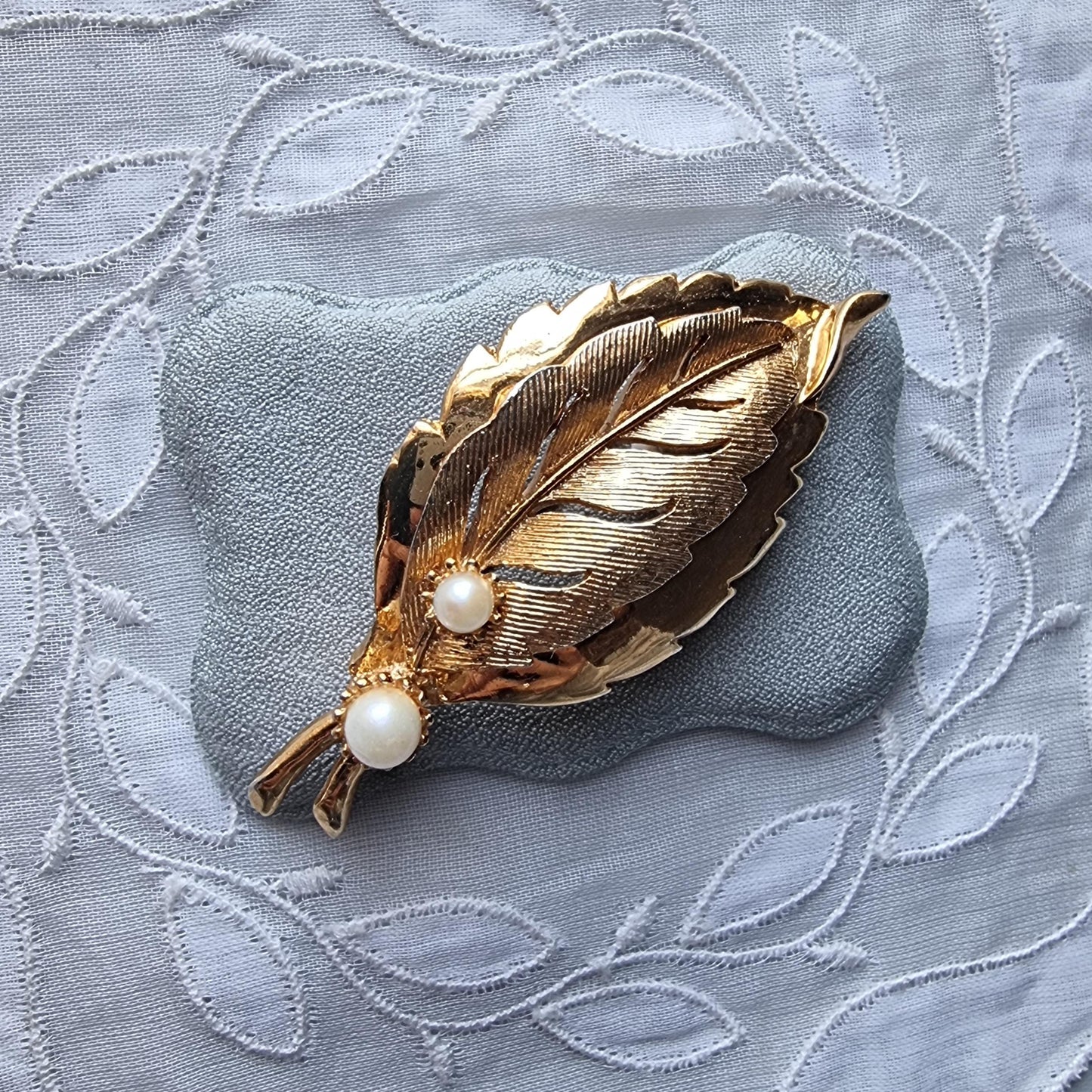 Brooch - Hollywood Pearl Leaf Brooch