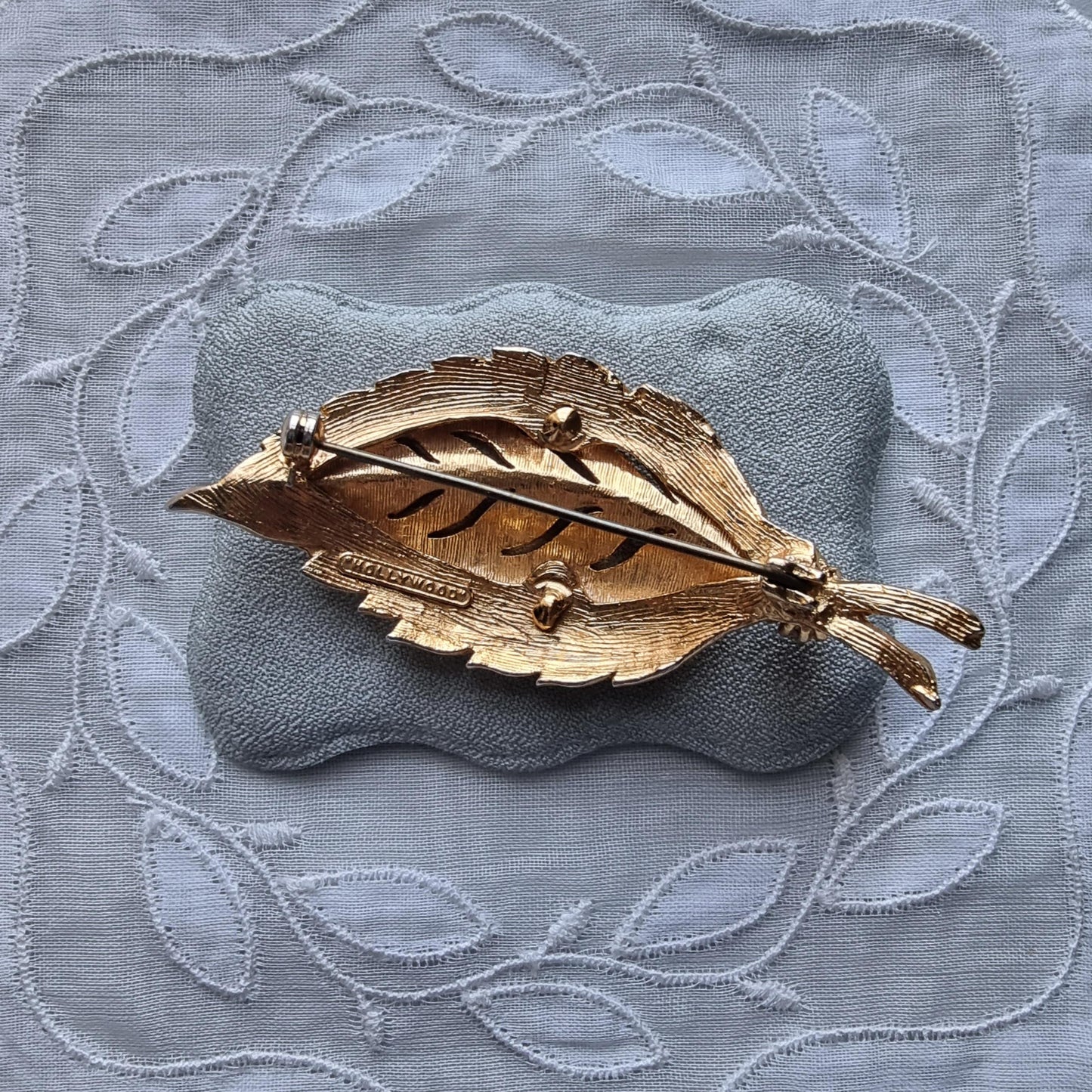 Brooch - Hollywood Pearl Leaf Brooch