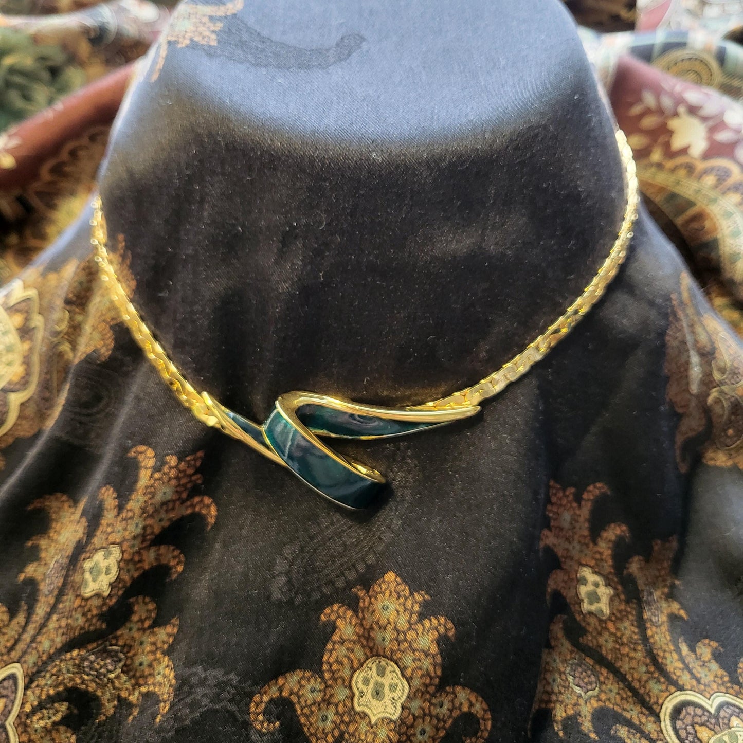 Necklace - Green Enamel Ribbon Chain Necklace