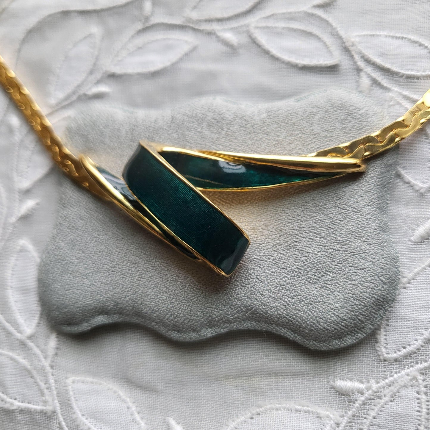 Necklace - Green Enamel Ribbon Chain Necklace