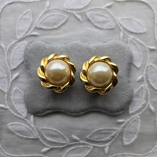 Clip on - Round Pearl Clip on Earrings