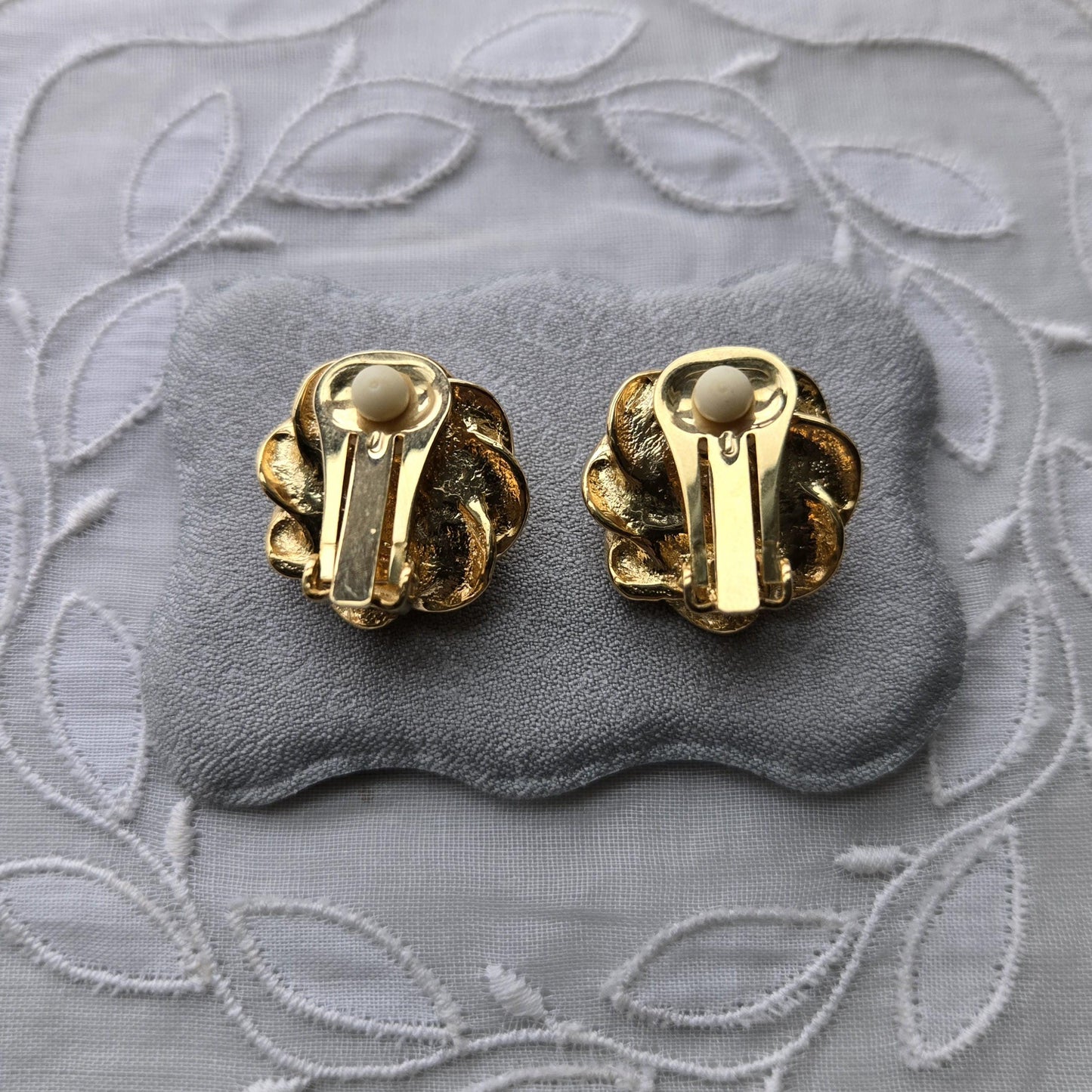 Clip on - Round Pearl Clip on Earrings