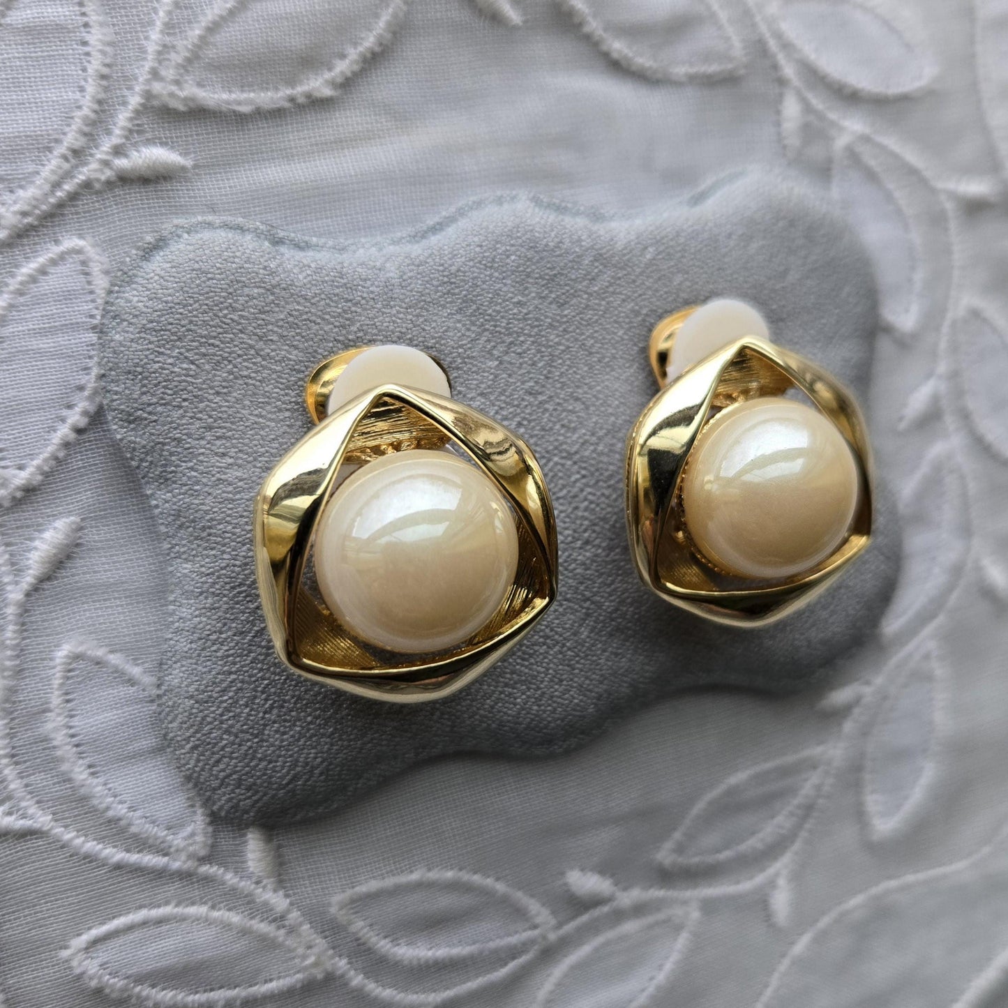 Clip on - Orena Big Pearl Hexagonal Dome Clip On Earrings