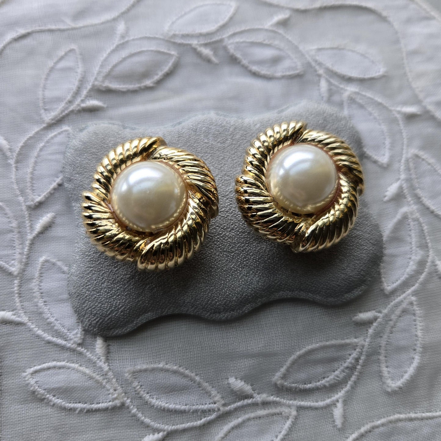 Clip on - Round Pearl with Stylised Leaves Clip on Earrings