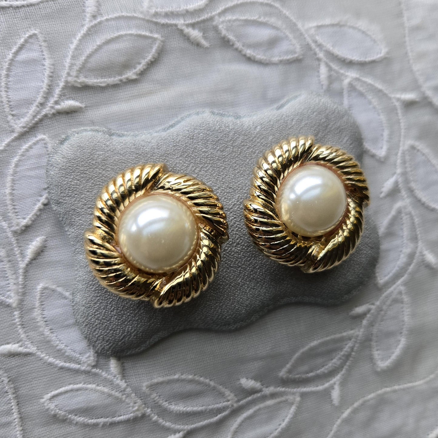 Clip on - Round Pearl with Stylised Leaves Clip on Earrings