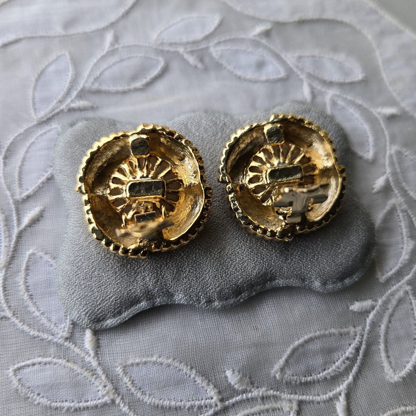 Clip on - Round Pearl with Stylised Leaves Clip on Earrings