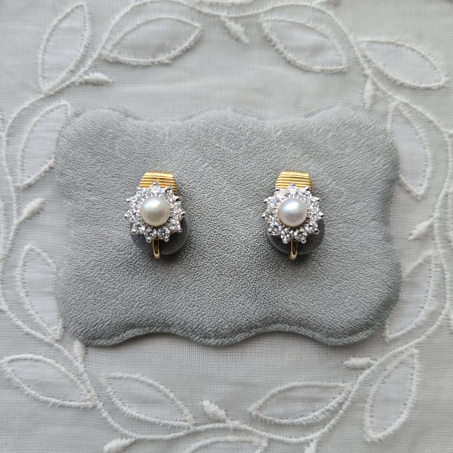 Clip on - Small Pearl and Crystals Flower Clip on Earrings