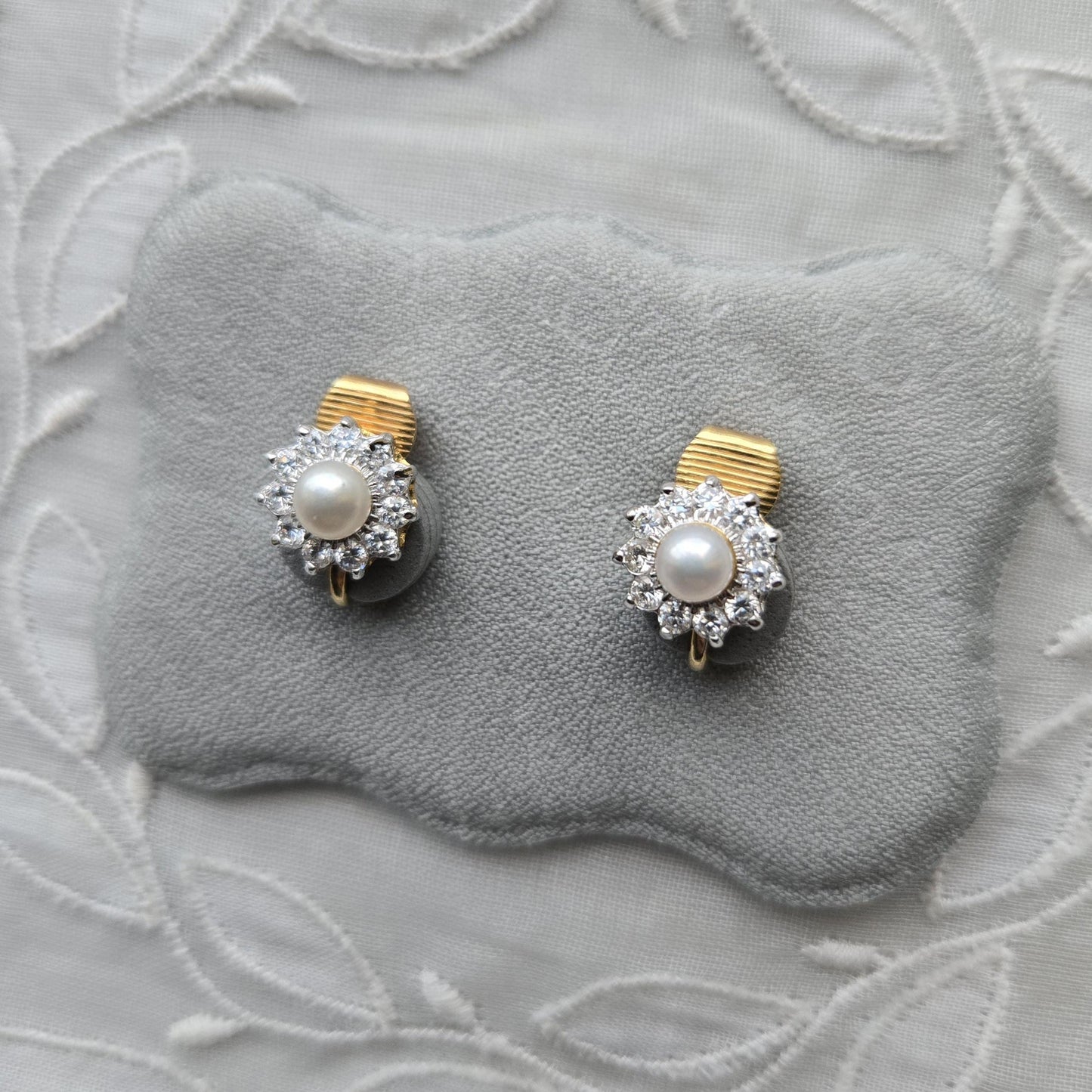 Clip on - Small Pearl and Crystals Flower Clip on Earrings