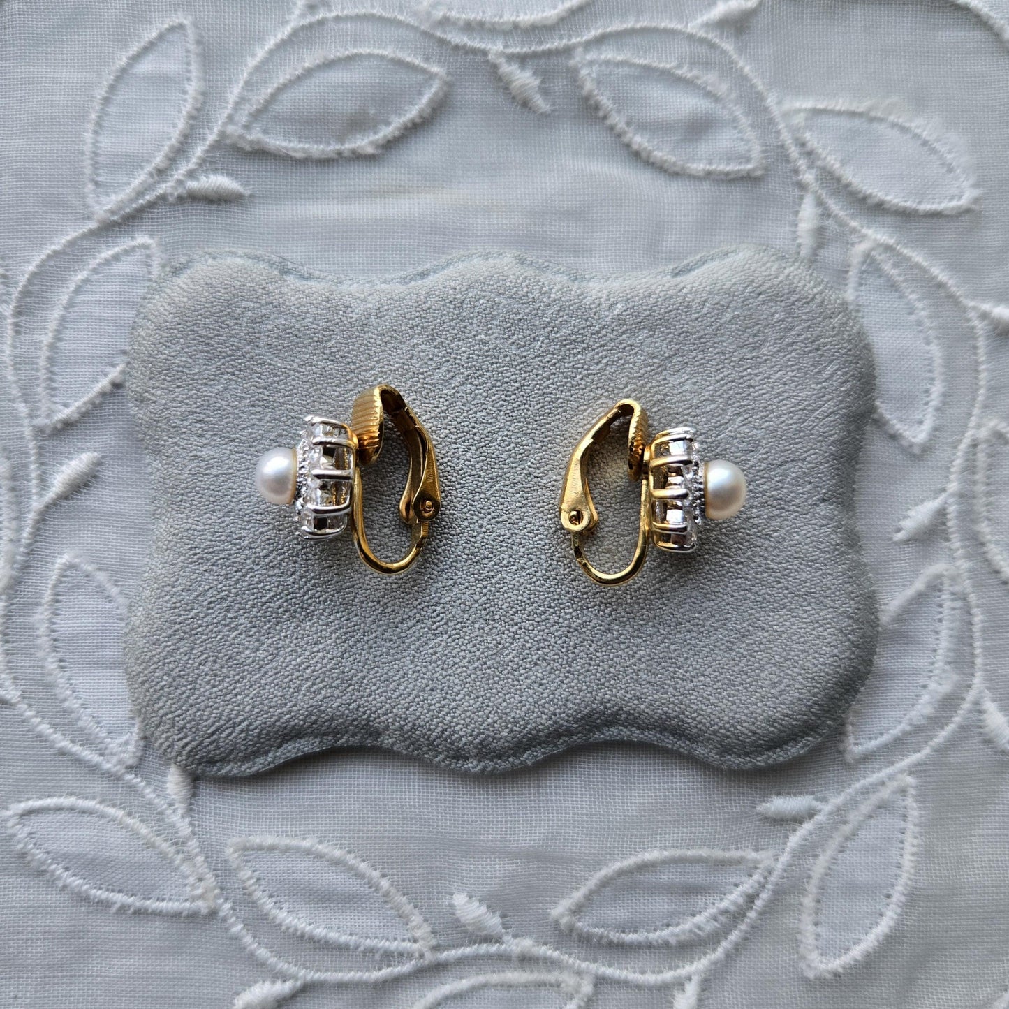 Clip on - Small Pearl and Crystals Flower Clip on Earrings