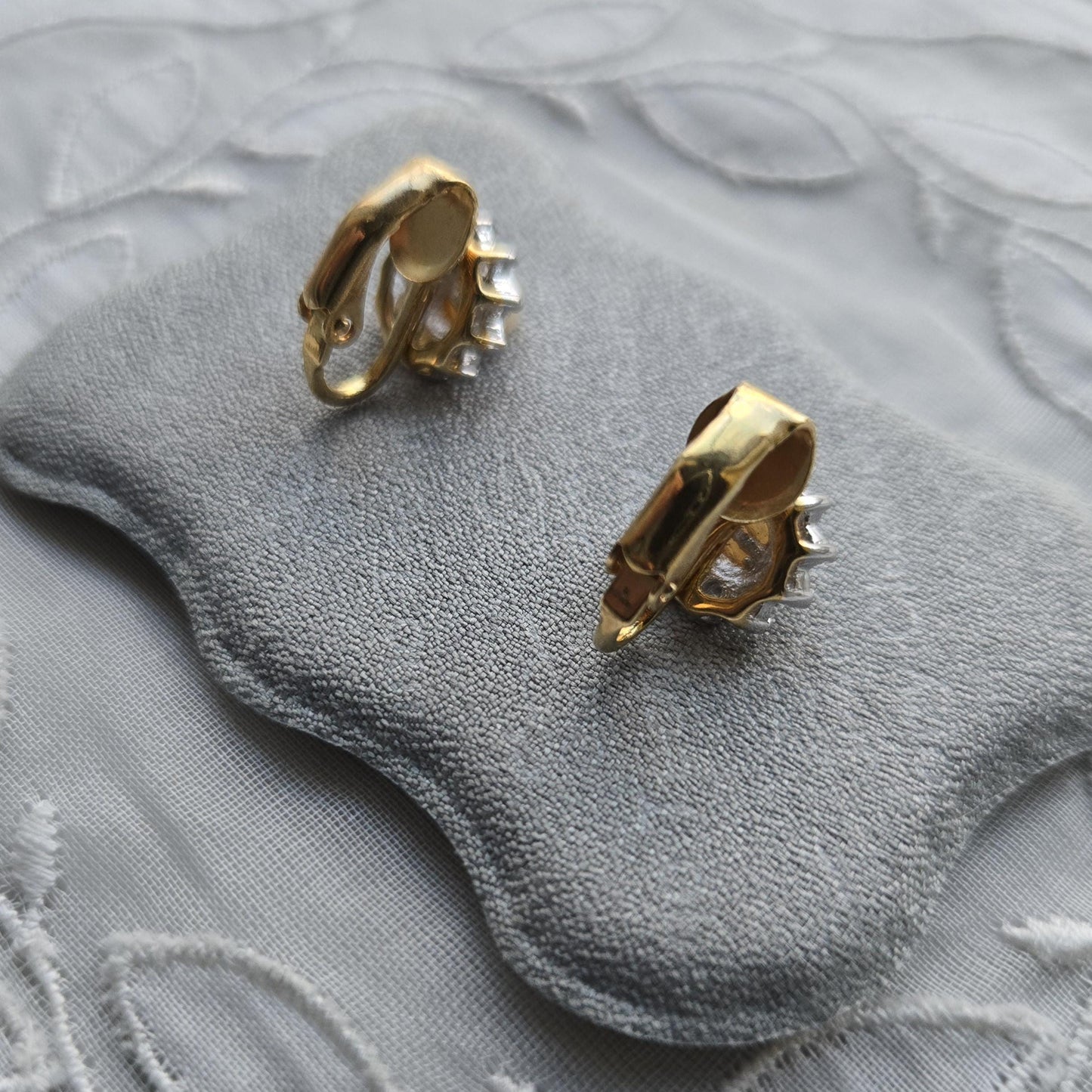 Clip on - Small Pearl and Crystals Flower Clip on Earrings