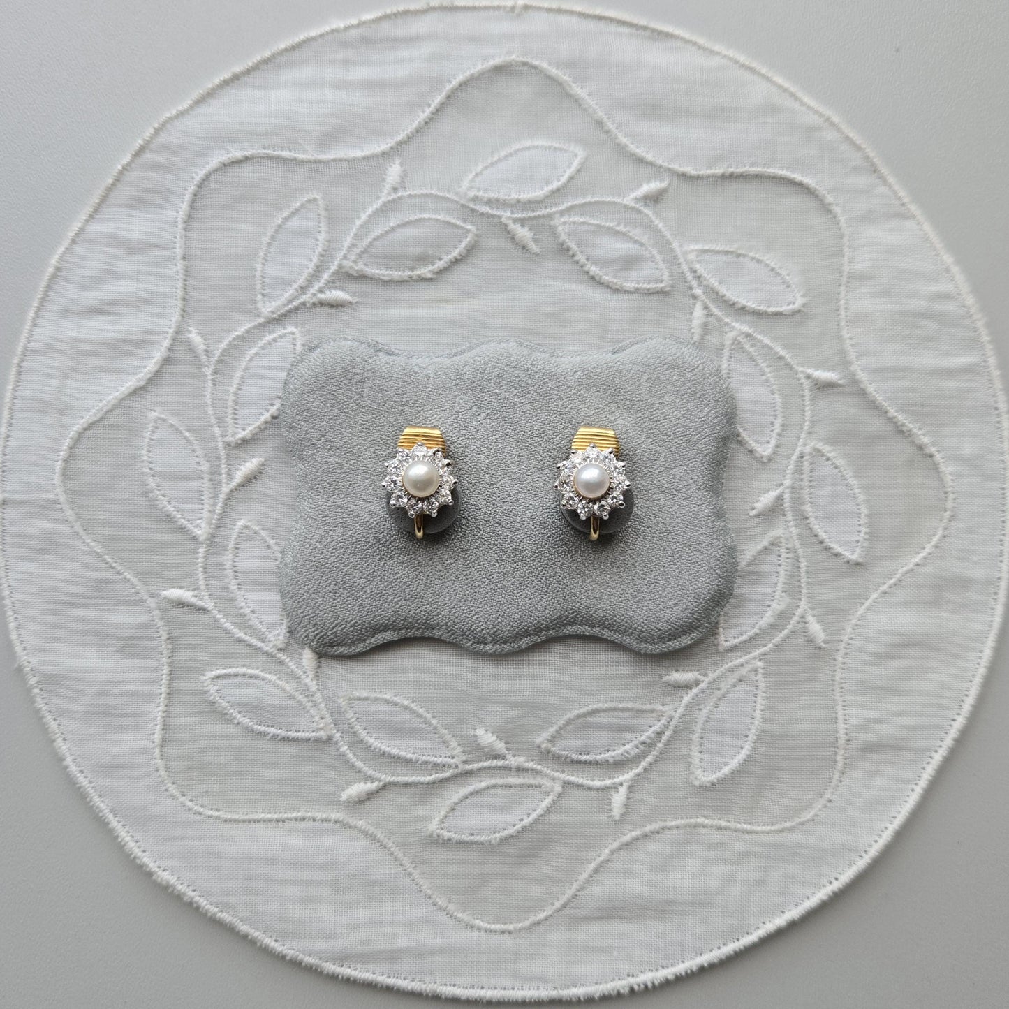 Clip on - Small Pearl and Crystals Flower Clip on Earrings