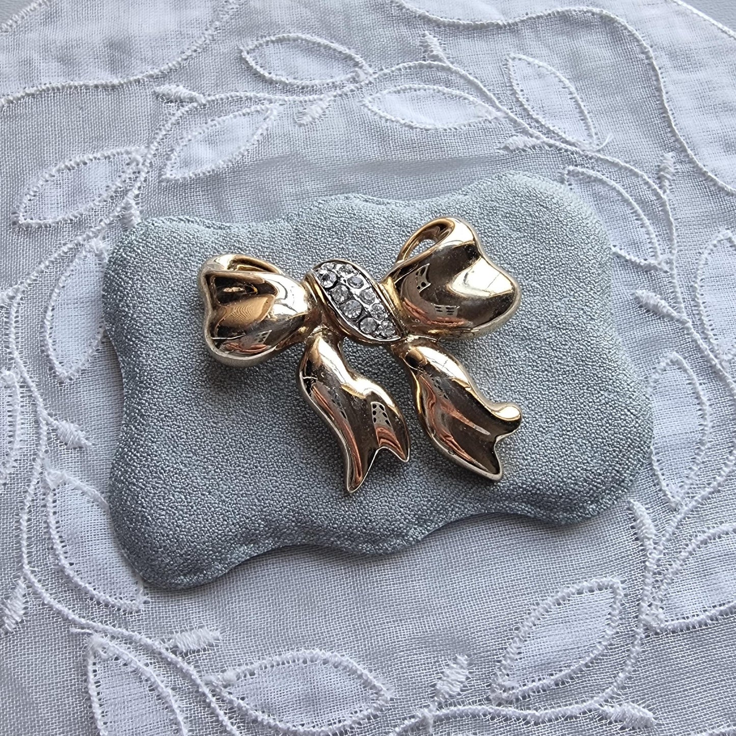 Brooch - Beatrix Jewellery Gold and Clear Crystals Bow Brooch