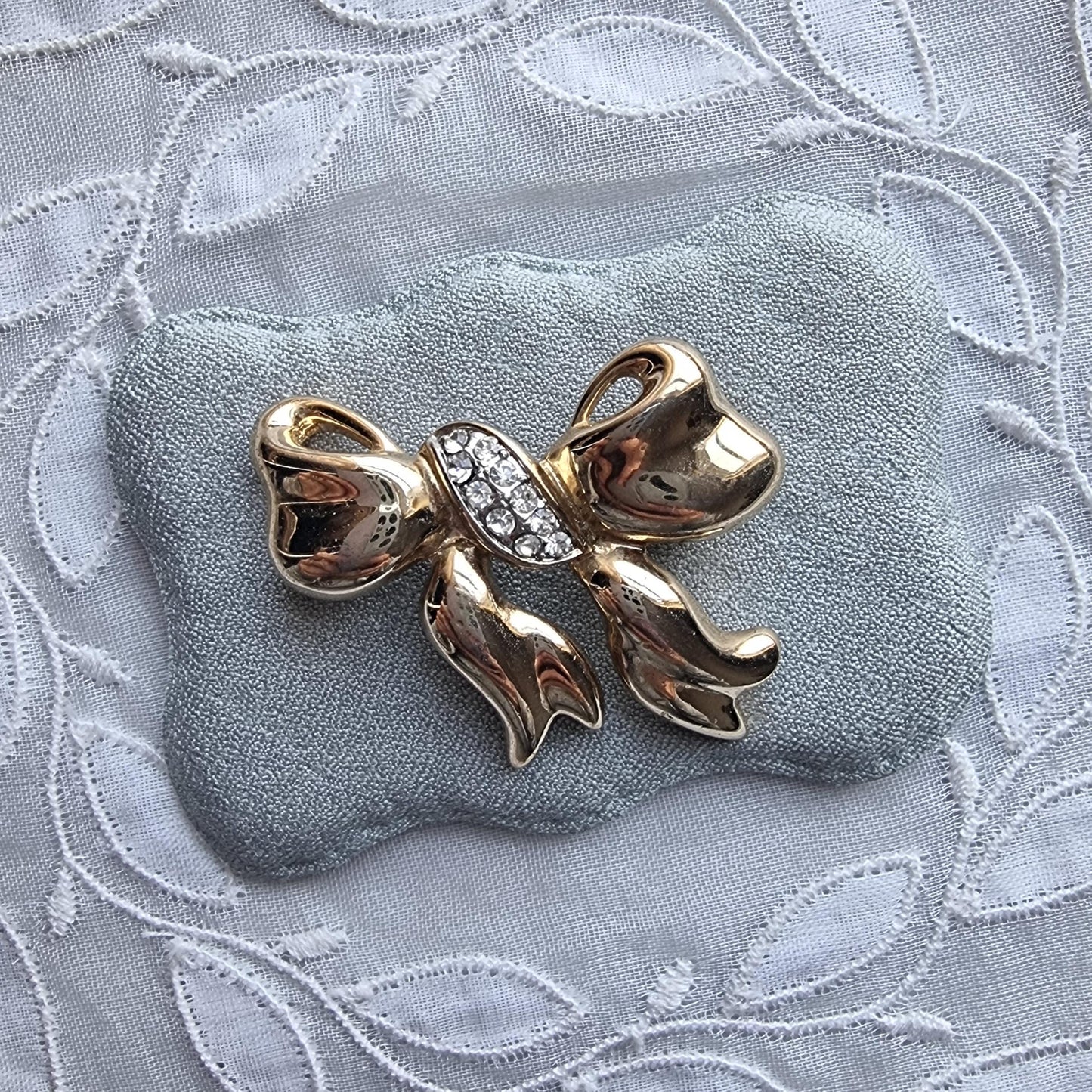 Brooch - Beatrix Jewellery Gold and Clear Crystals Bow Brooch