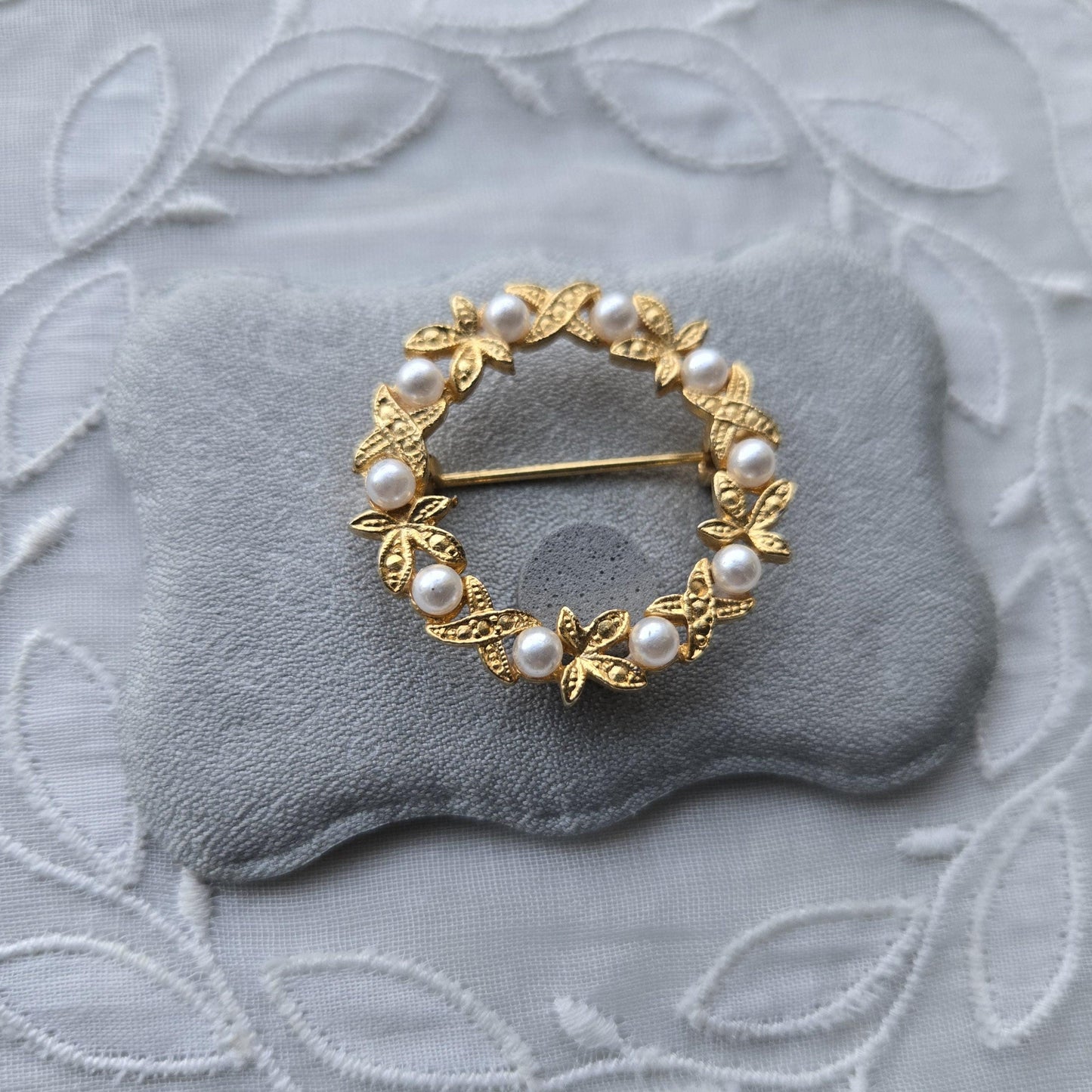 Brooch - Small Pearl Wreath Brooch