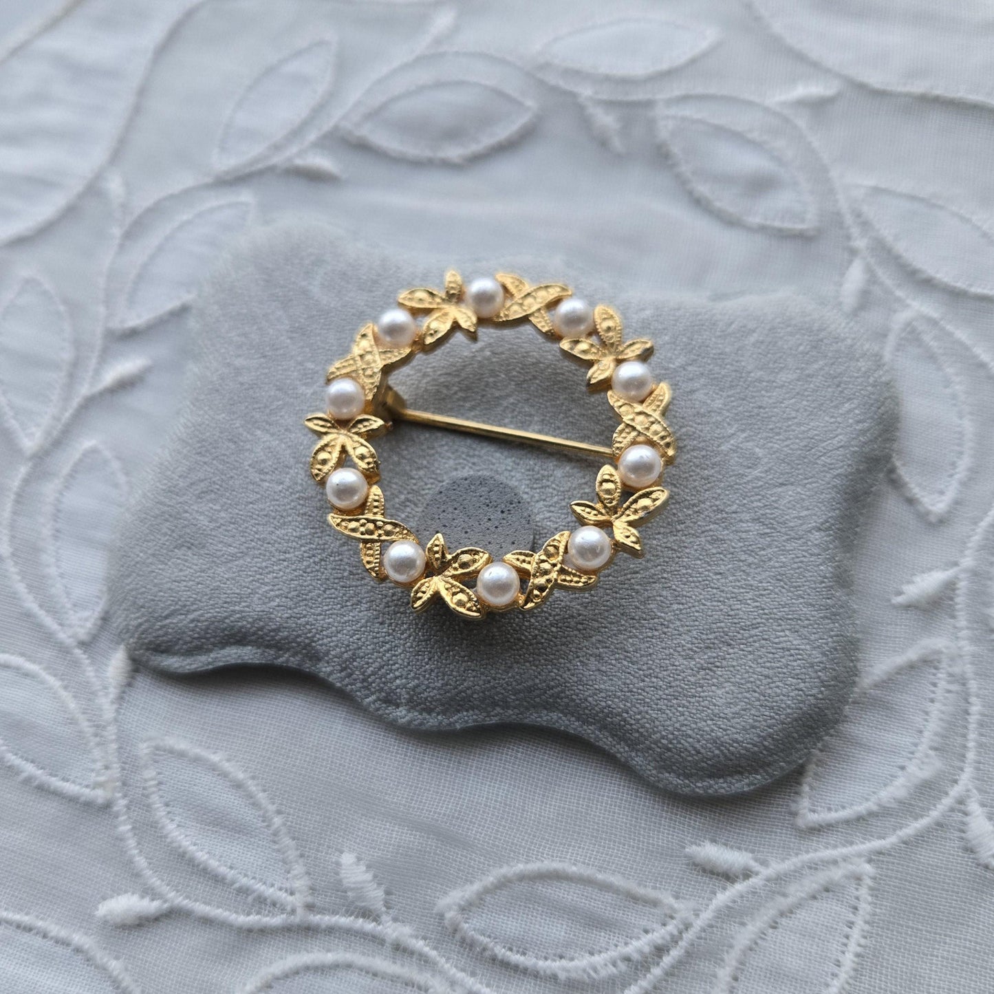 Brooch - Small Pearl Wreath Brooch