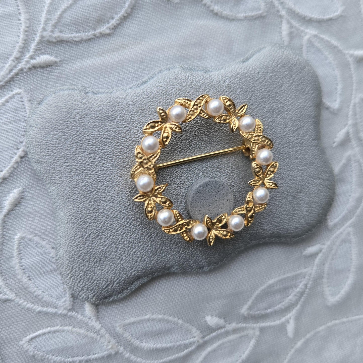 Brooch - Small Pearl Wreath Brooch