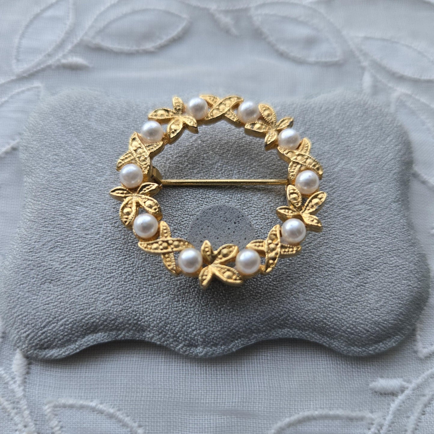 Brooch - Small Pearl Wreath Brooch